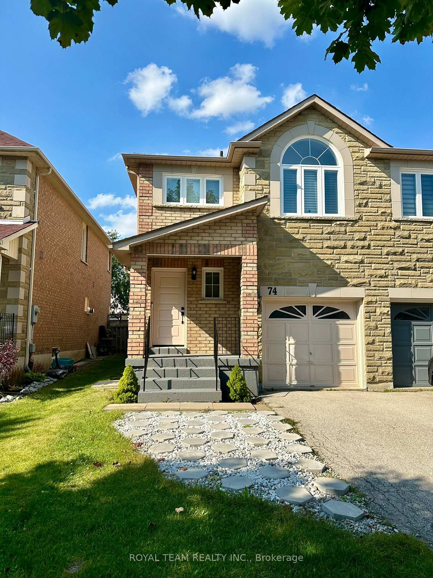Photo 1 of 74 Silverdart Crescent, Richmond Hill, Oak Ridges — HOMEH