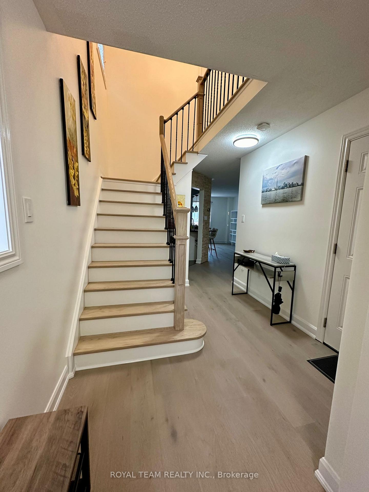 Photo 2 of 74 Silverdart Crescent, Richmond Hill, Oak Ridges — HOMEH