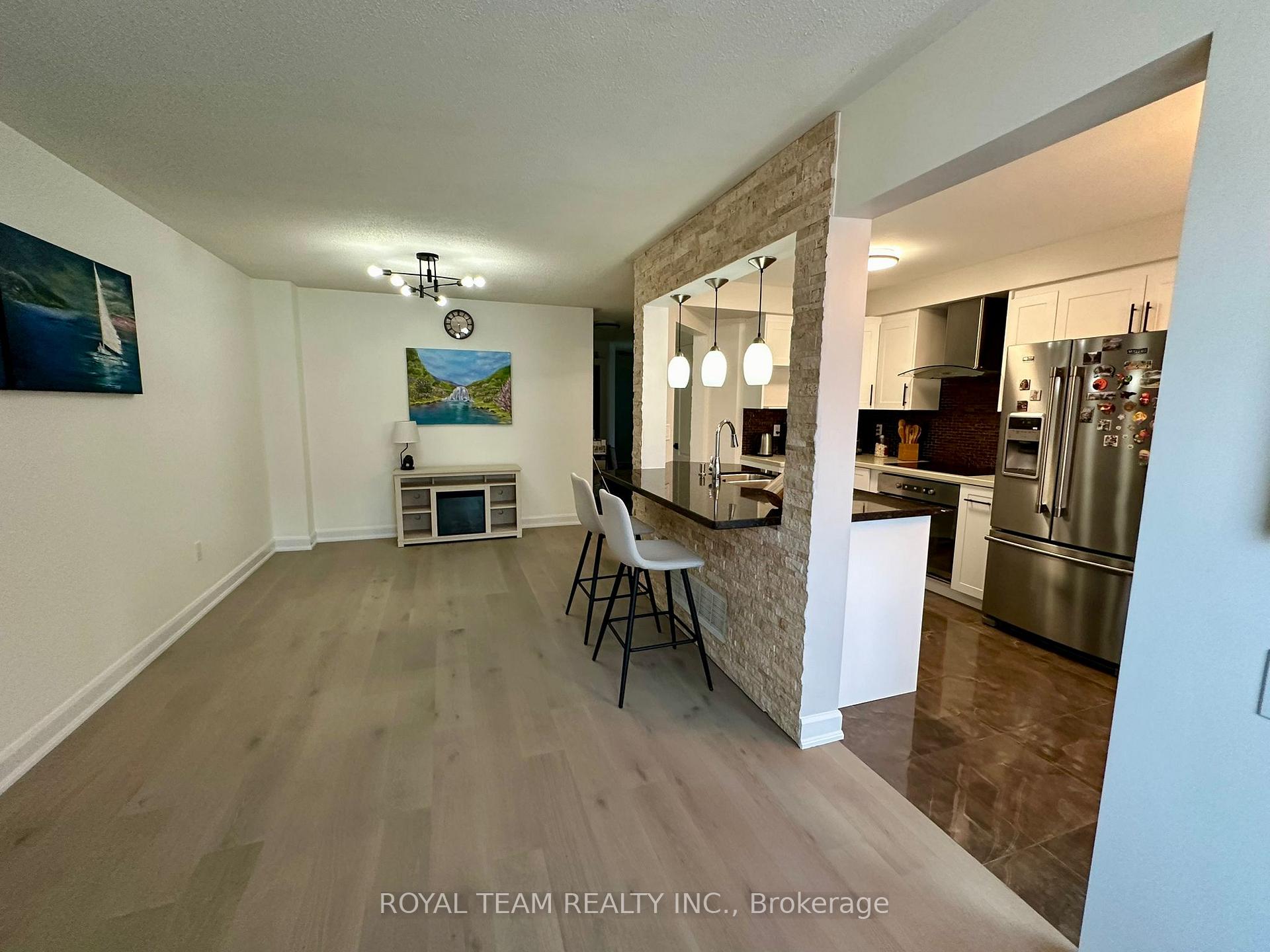 Photo 4 of 74 Silverdart Crescent, Richmond Hill, Oak Ridges — HOMEH