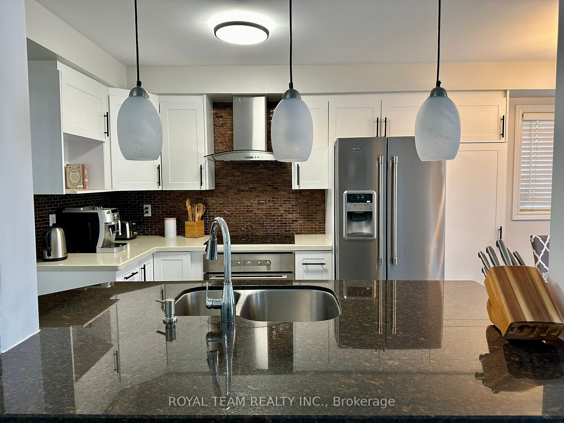 Photo 5 of 74 Silverdart Crescent, Richmond Hill, Oak Ridges — HOMEH