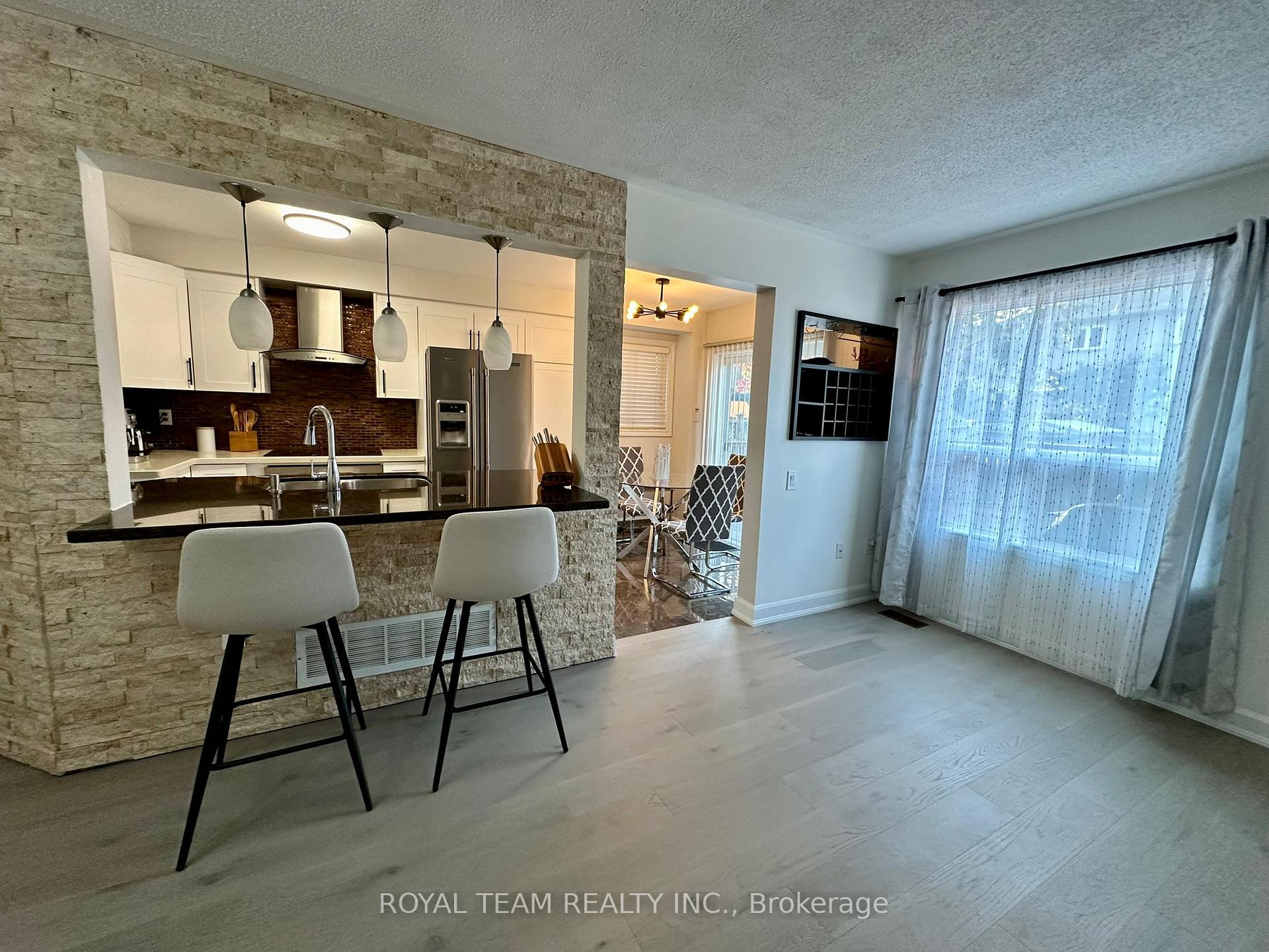 Photo 6 of 74 Silverdart Crescent, Richmond Hill, Oak Ridges — HOMEH