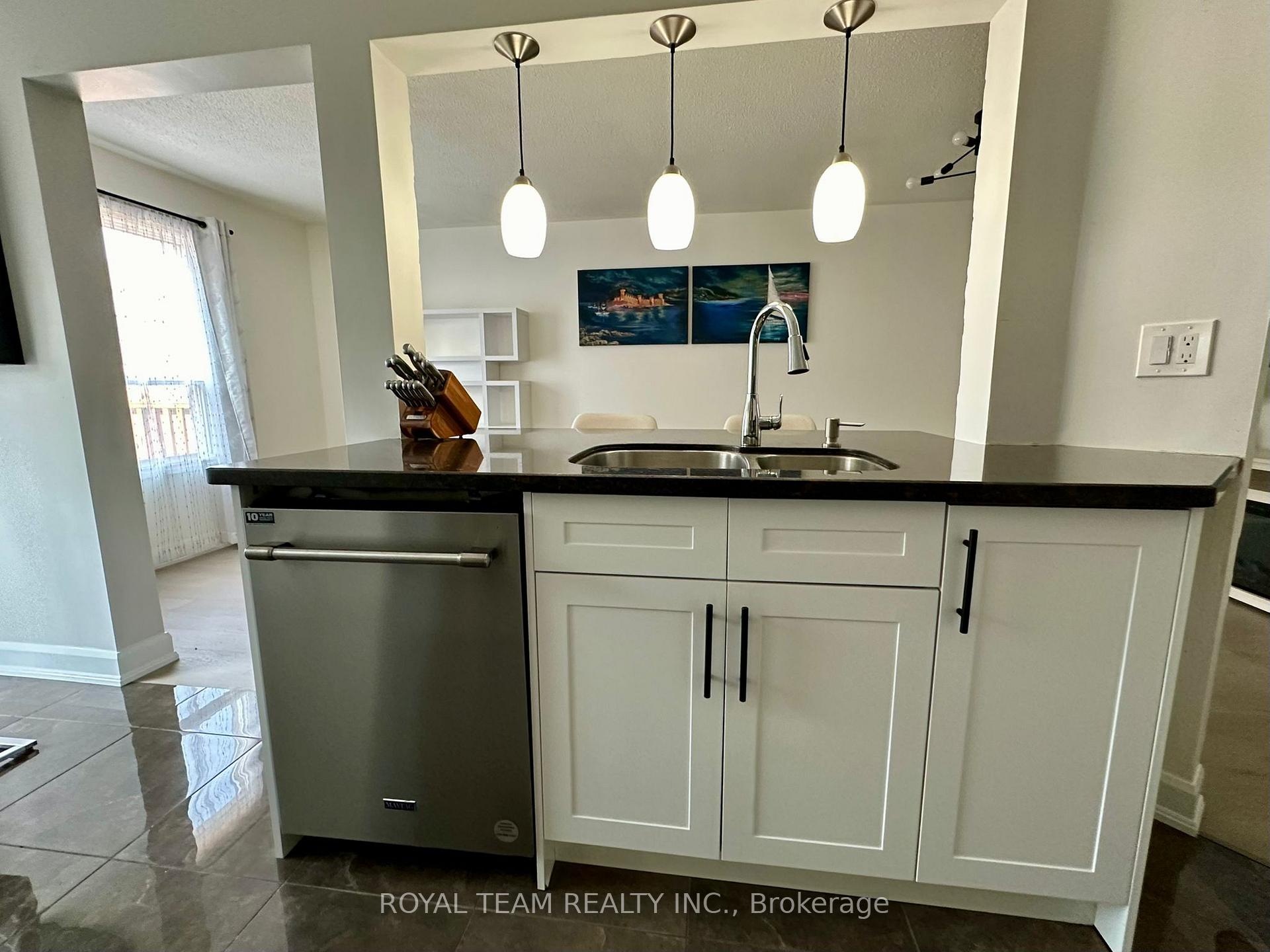 Photo 7 of 74 Silverdart Crescent, Richmond Hill, Oak Ridges — HOMEH