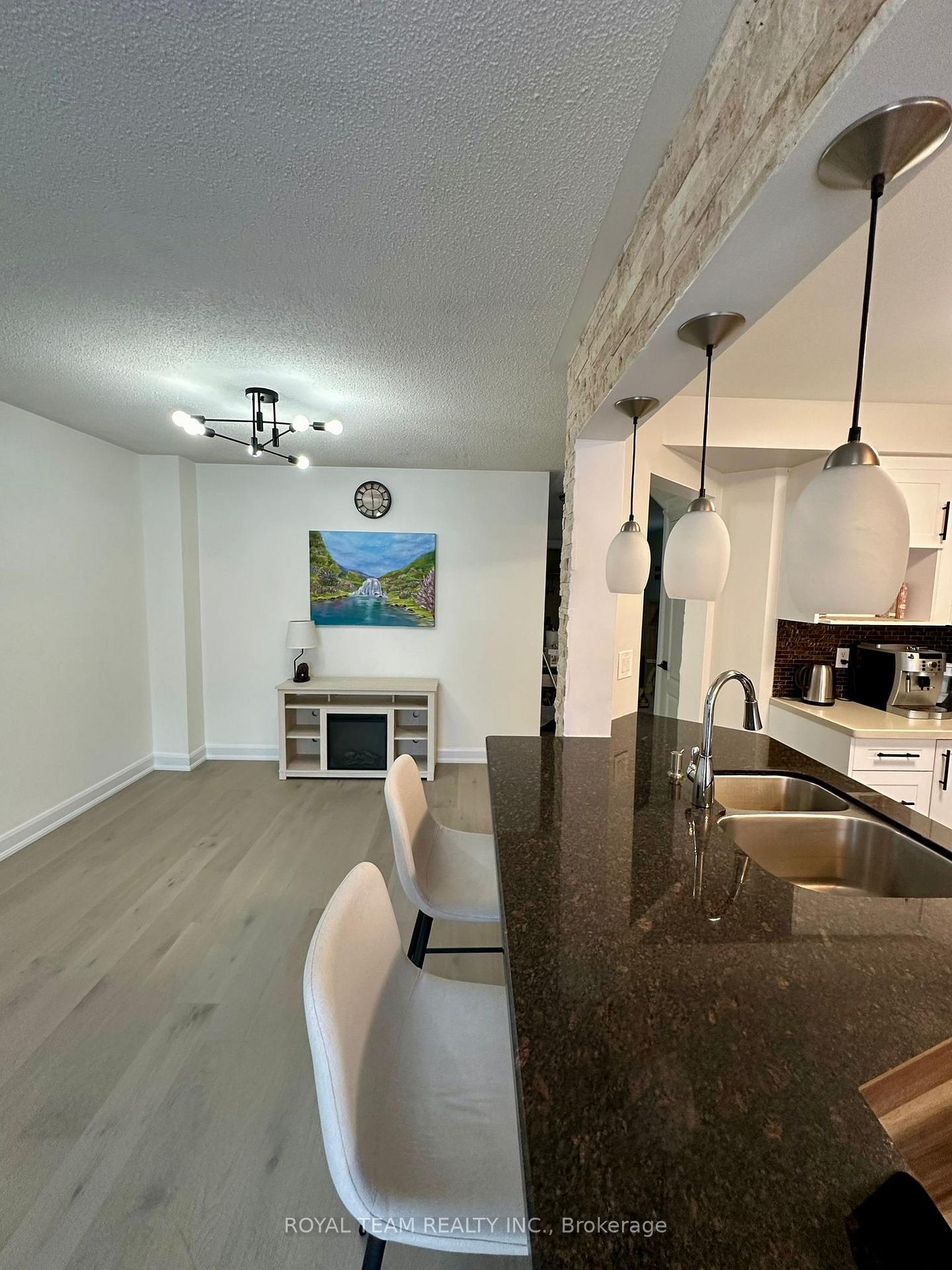 Photo 9 of 74 Silverdart Crescent, Richmond Hill, Oak Ridges — HOMEH