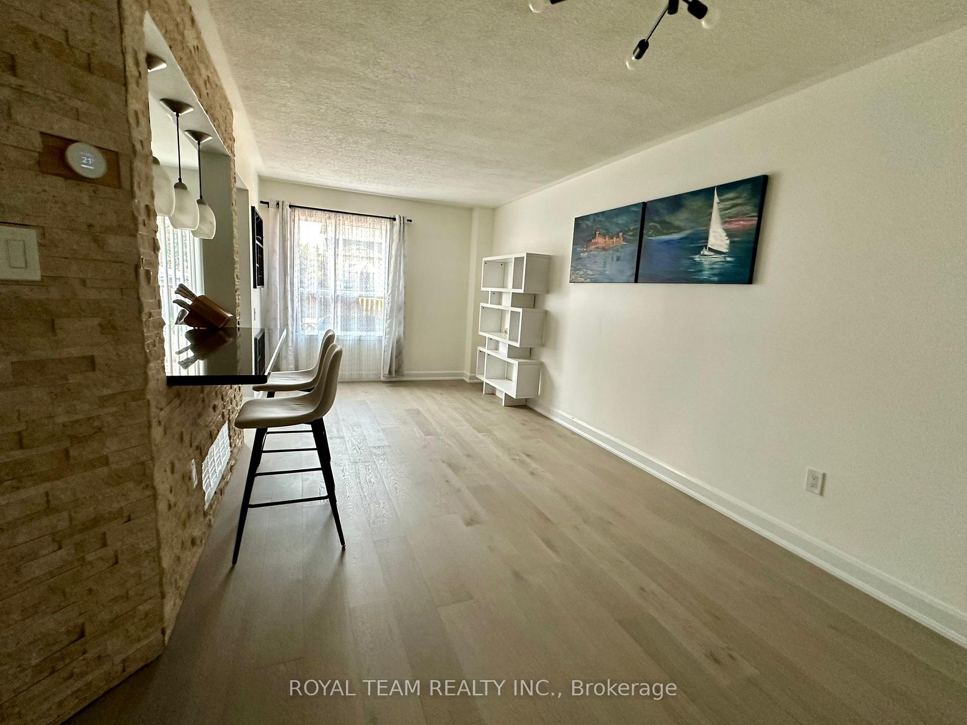 Photo 10 of 74 Silverdart Crescent, Richmond Hill, Oak Ridges — HOMEH