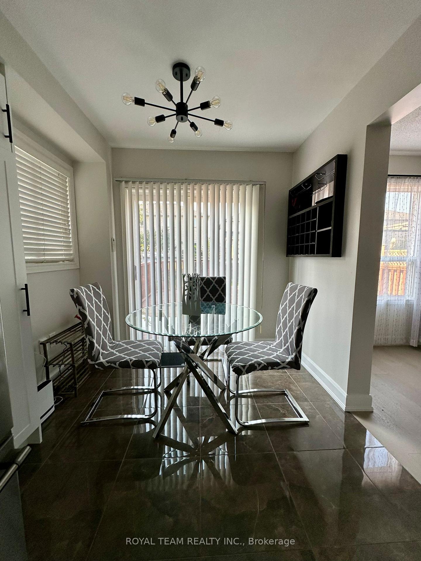 Photo 11 of 74 Silverdart Crescent, Richmond Hill, Oak Ridges — HOMEH