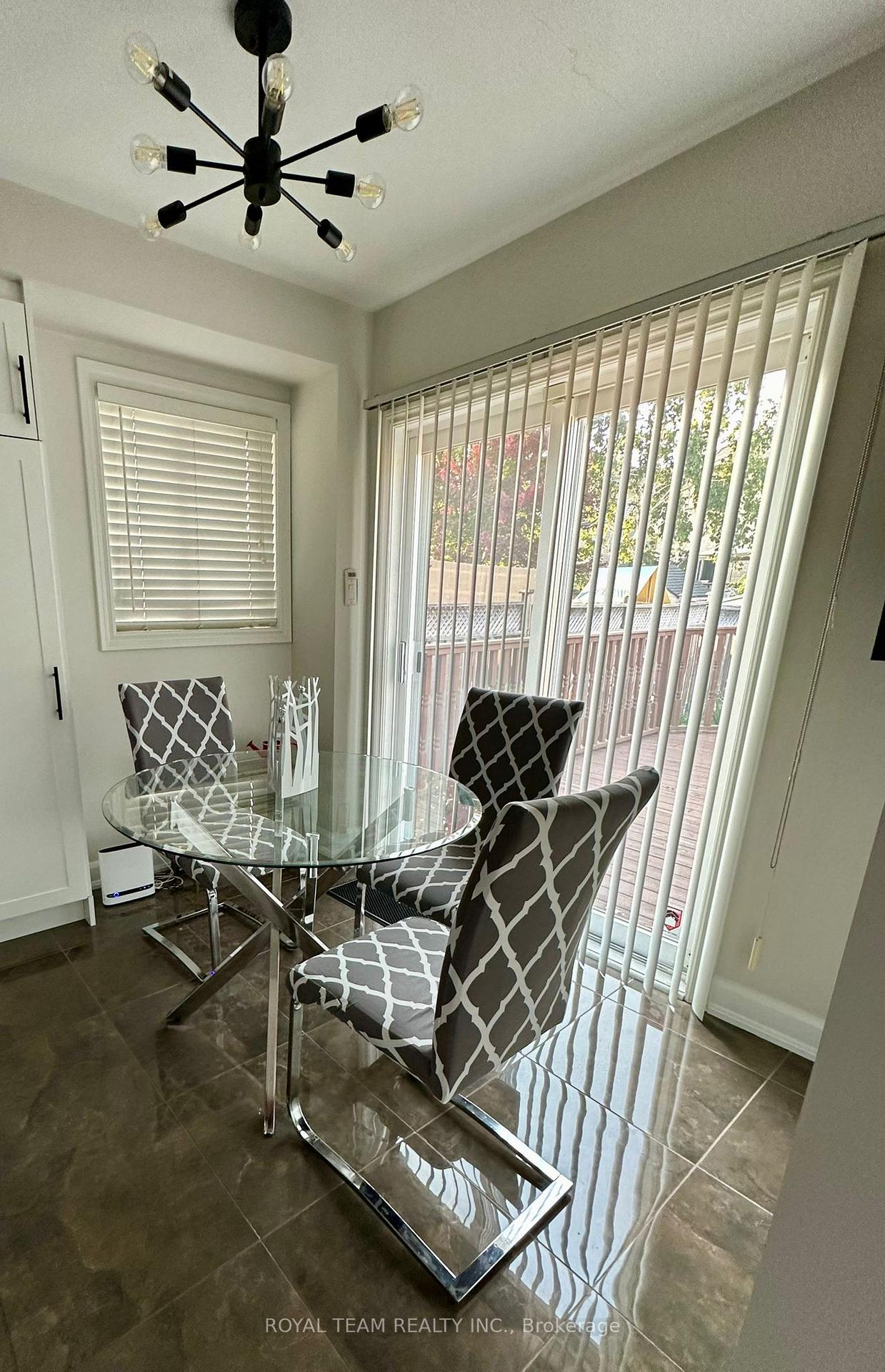 Photo 12 of 74 Silverdart Crescent, Richmond Hill, Oak Ridges — HOMEH
