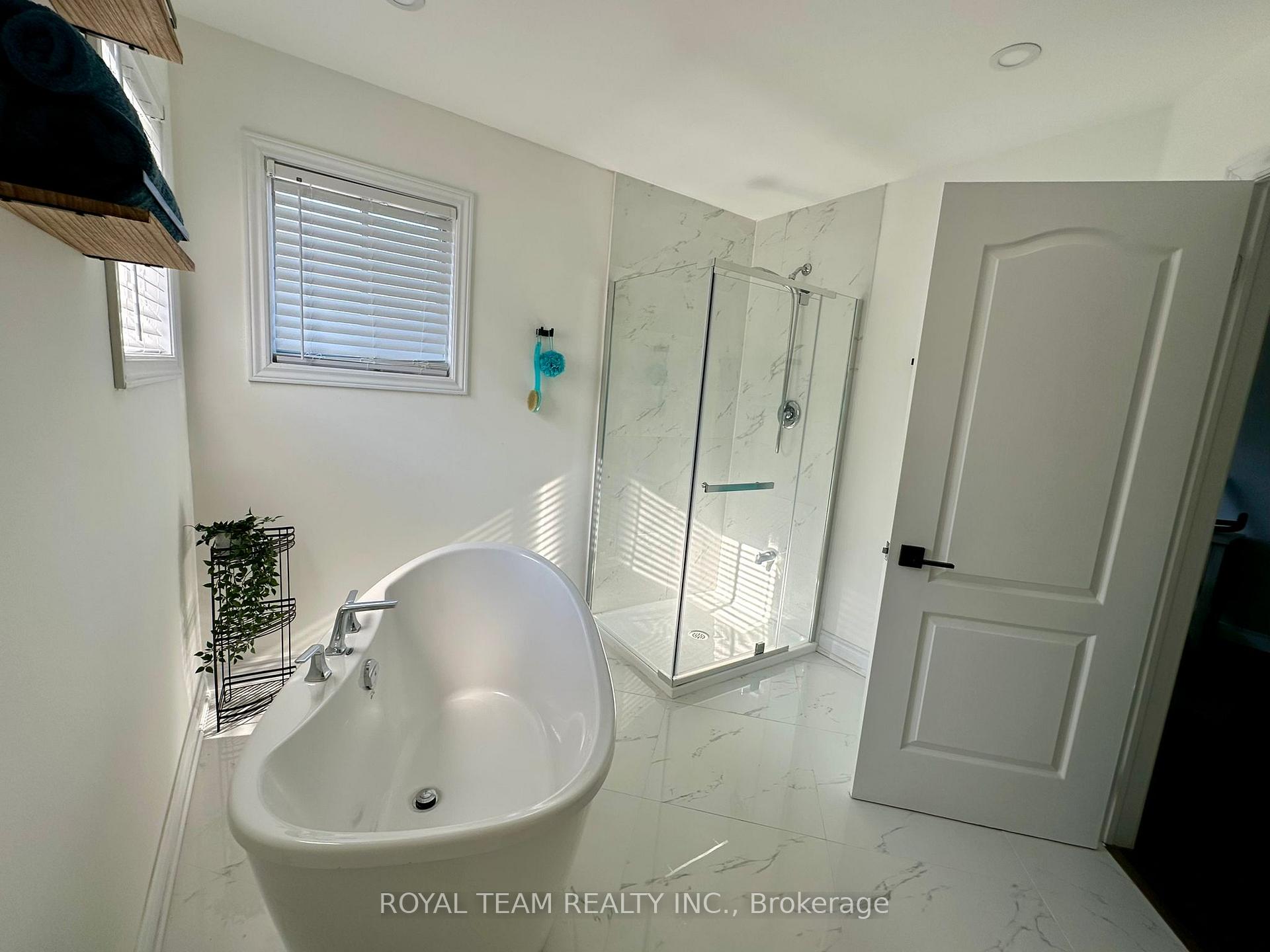 Photo 24 of 74 Silverdart Crescent, Richmond Hill, Oak Ridges — HOMEH