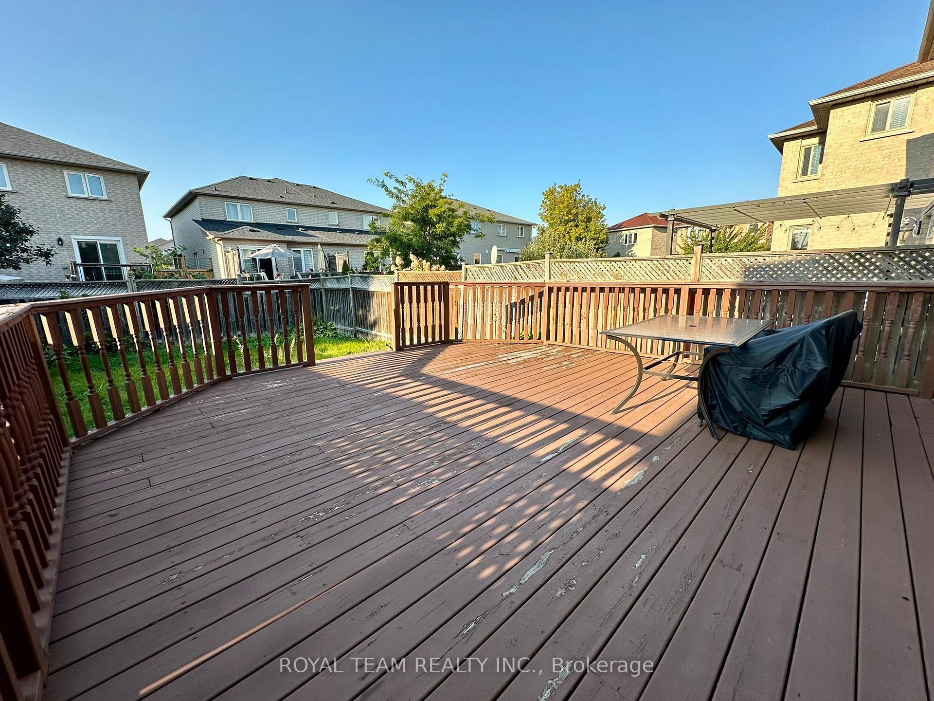 Photo 35 of 74 Silverdart Crescent, Richmond Hill, Oak Ridges — HOMEH