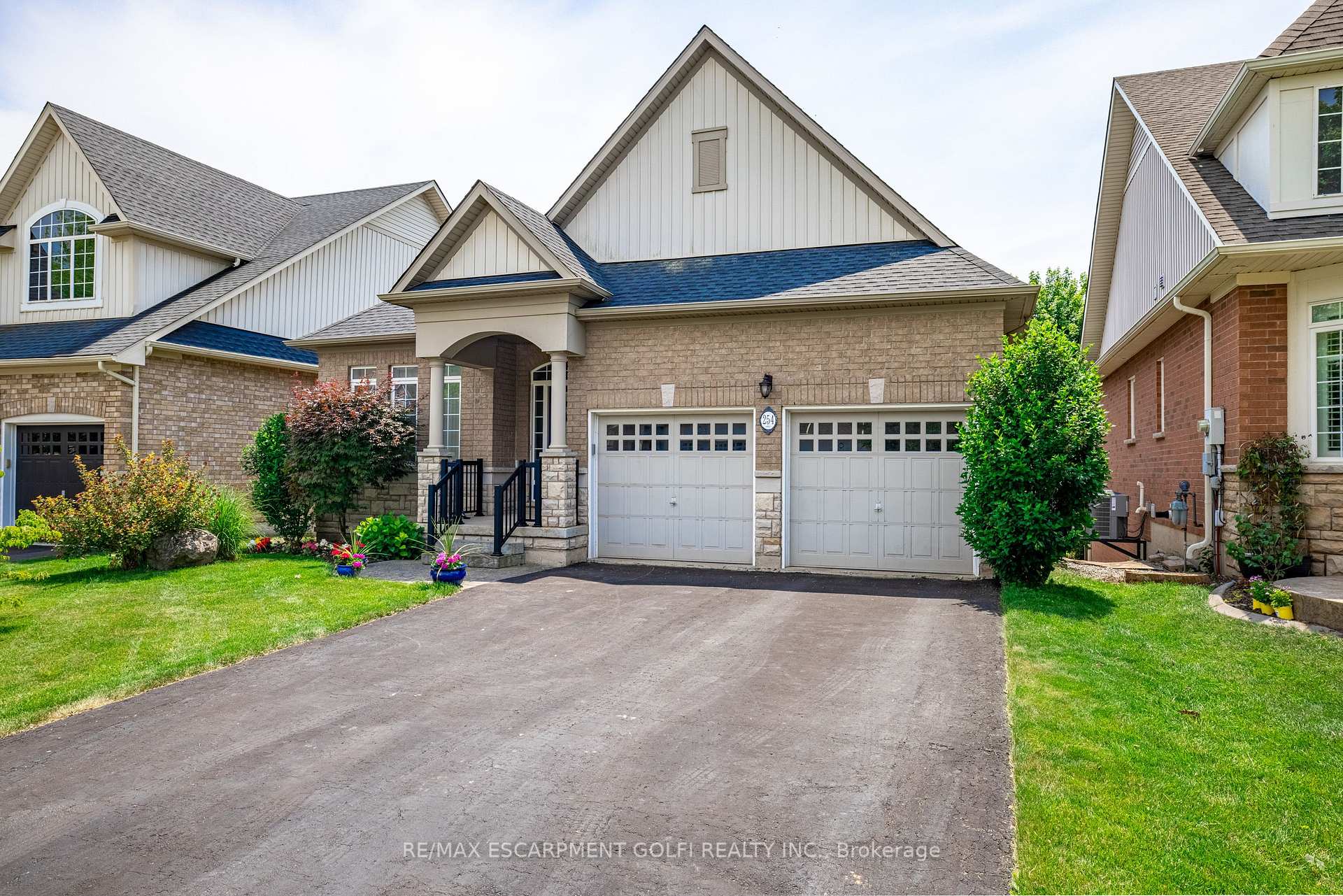 Photo 2 of 254 Galloway Trail, Welland, Hwy 406/Welland — HOMEH