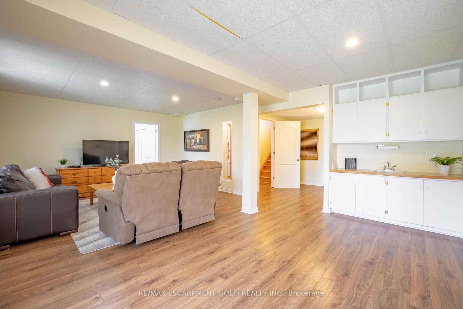 Photo 21 of 254 Galloway Trail, Welland, Hwy 406/Welland — HOMEH