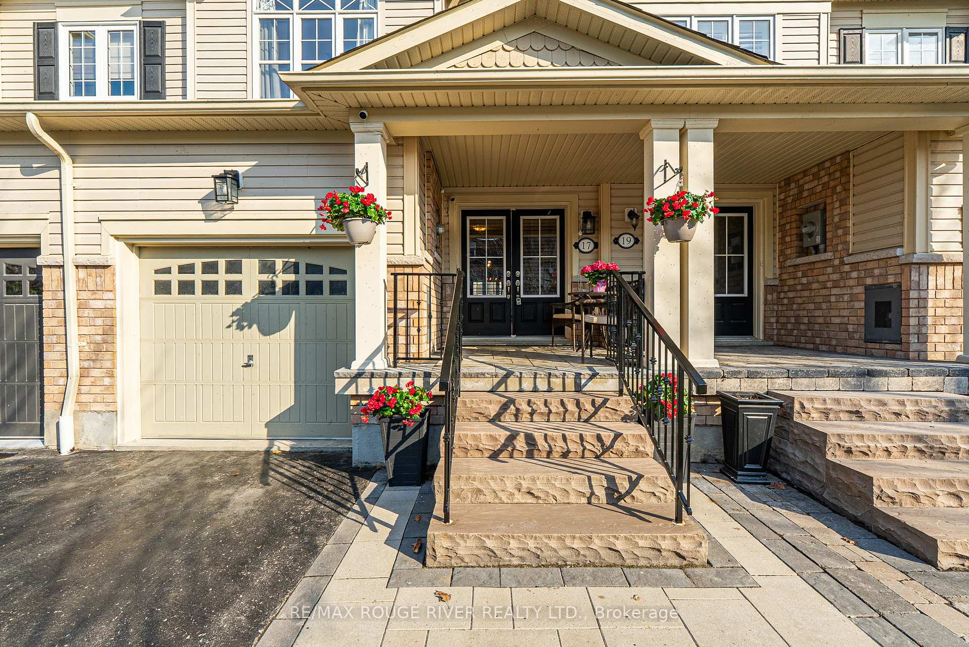 Photo 3 of 17 Stanhope Street, Whitby, Port Whitby — HOMEH