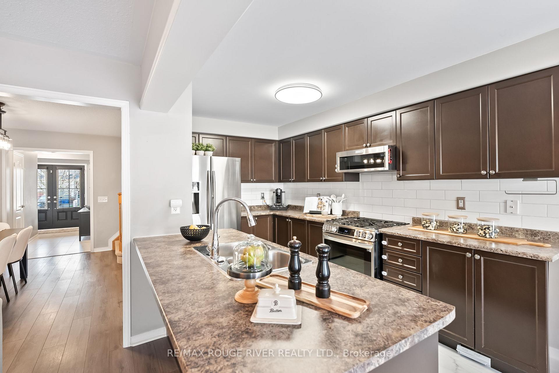 Photo 11 of 17 Stanhope Street, Whitby, Port Whitby — HOMEH