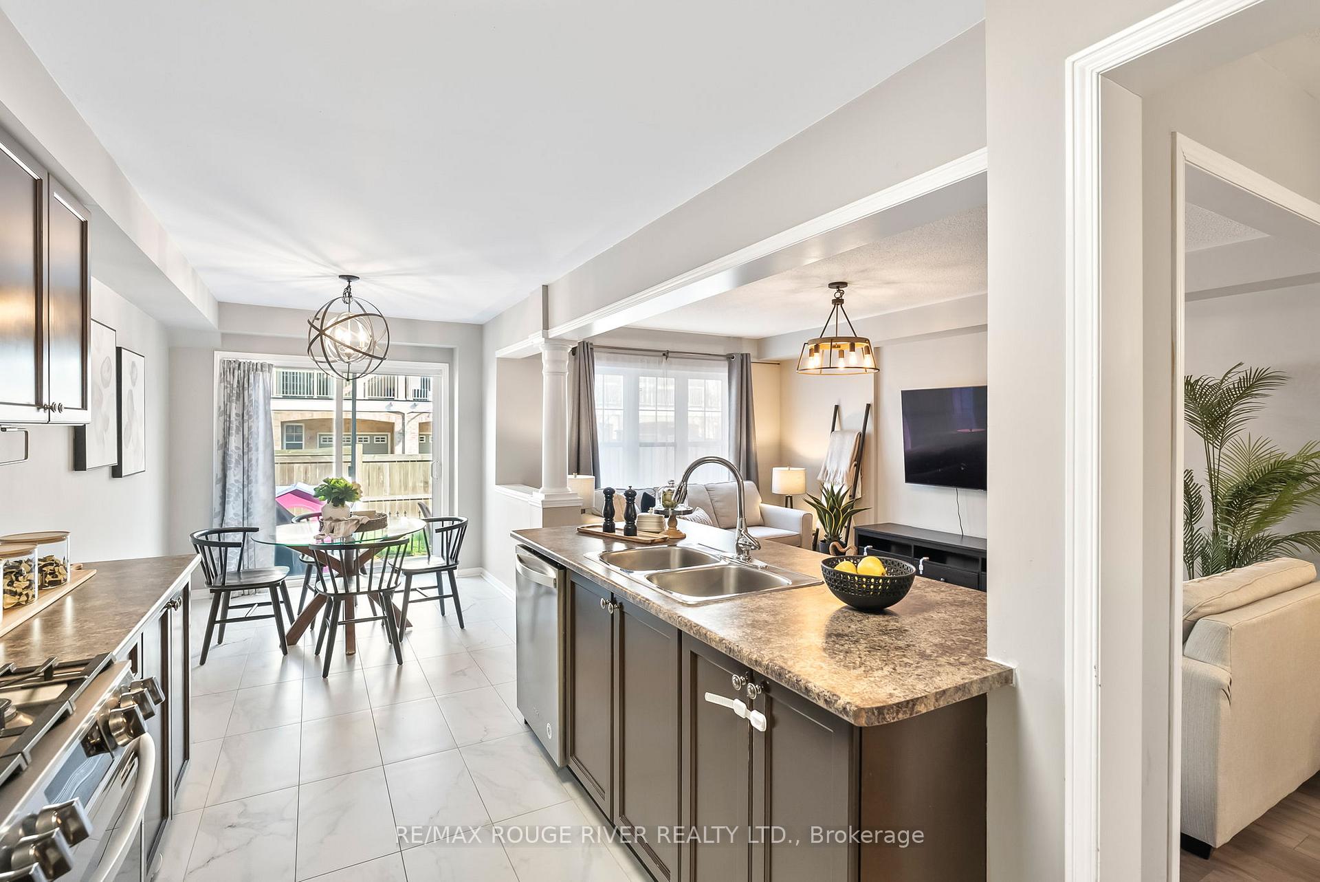 Photo 13 of 17 Stanhope Street, Whitby, Port Whitby — HOMEH