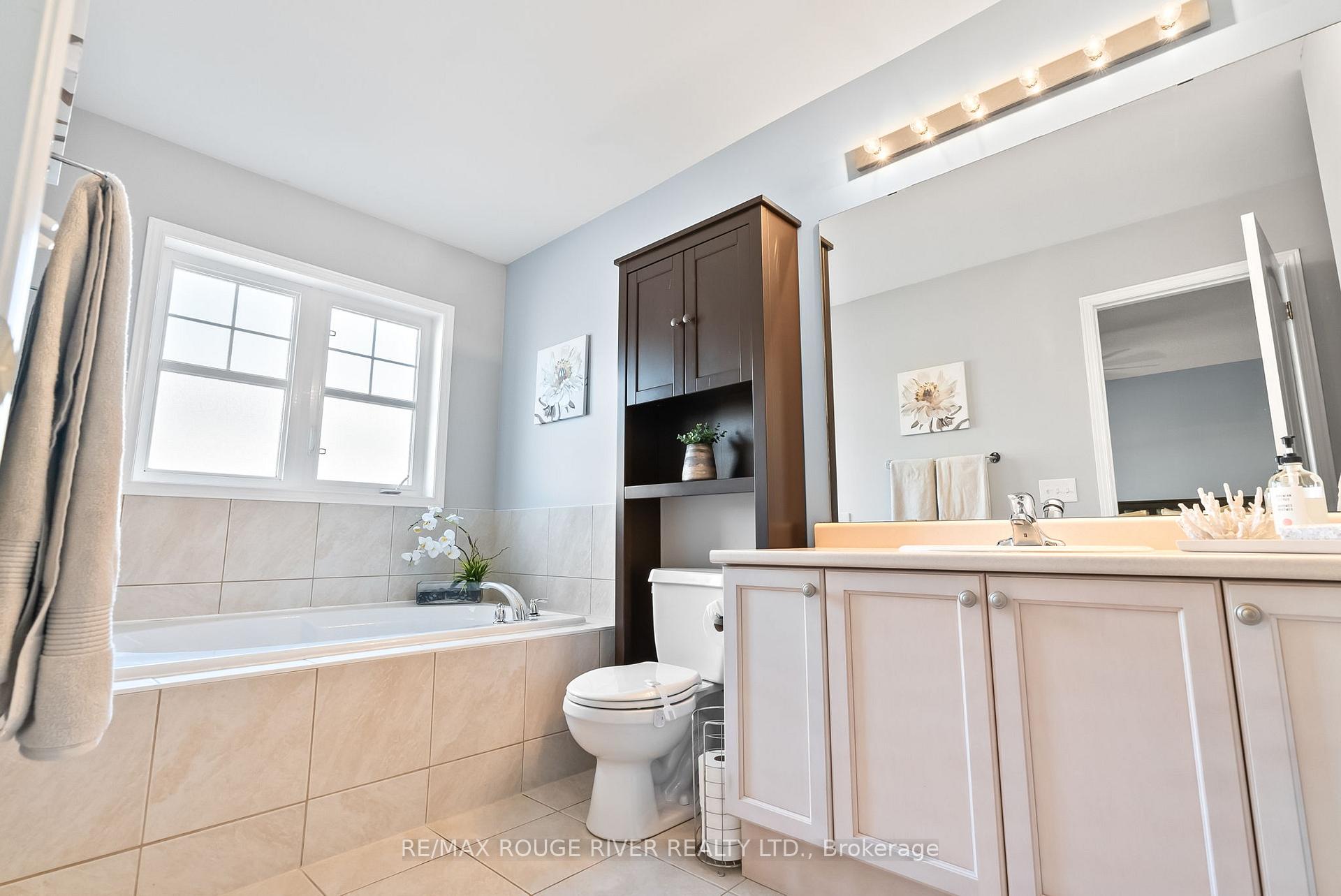 Photo 31 of 17 Stanhope Street, Whitby, Port Whitby — HOMEH