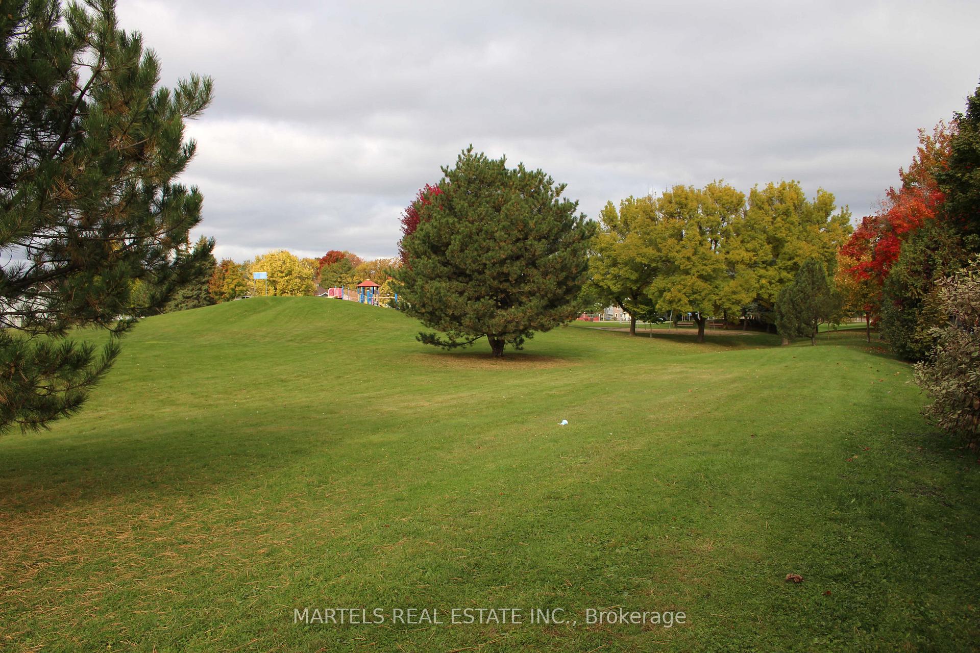 Photo 3 of 1886 Leclair Crescent, Ottawa, Queenswood Heights South — HOMEH