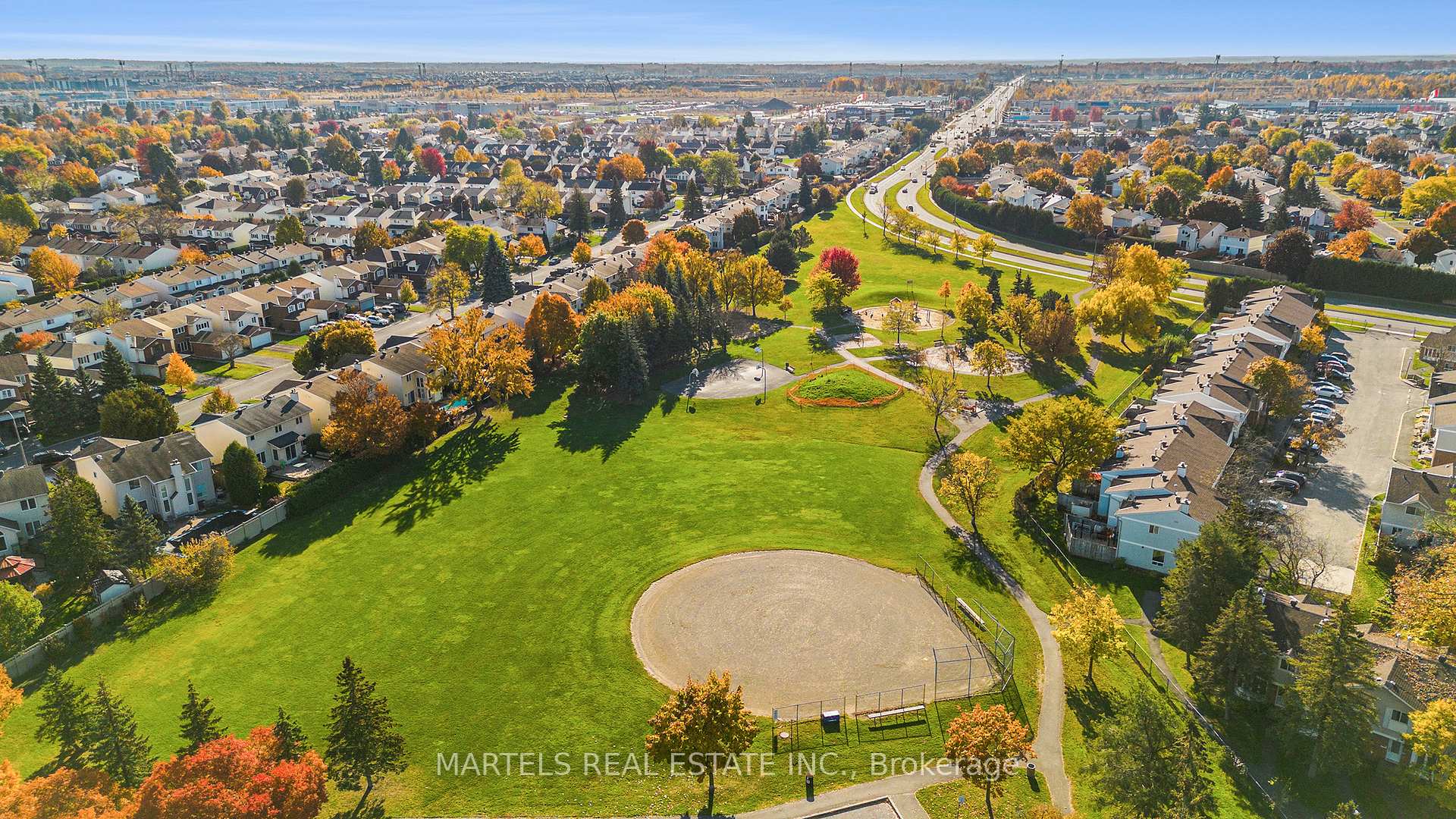 Photo 4 of 1886 Leclair Crescent, Ottawa, Queenswood Heights South — HOMEH