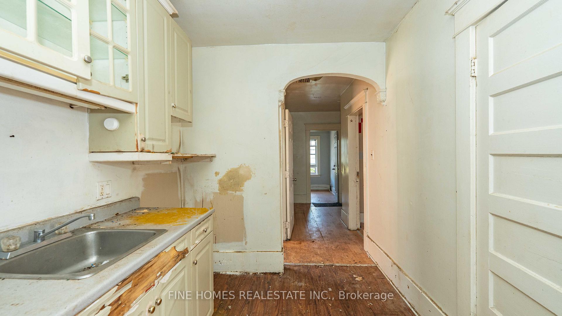 Photo 10 of 175 Stewart Street, Peterborough, Town Ward 3 — HOMEH