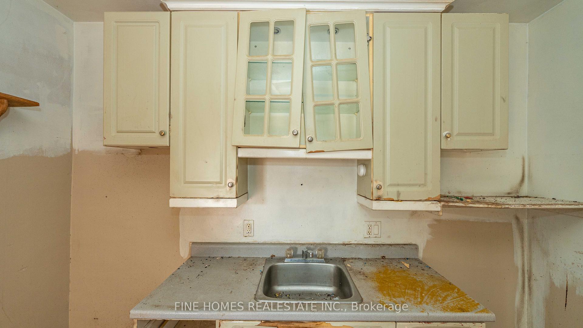 Photo 11 of 175 Stewart Street, Peterborough, Town Ward 3 — HOMEH