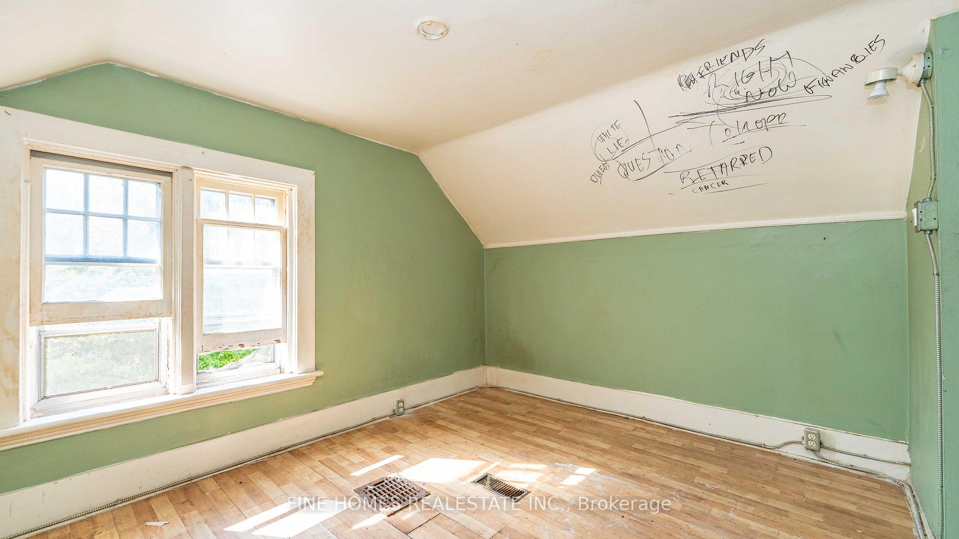 Photo 18 of 175 Stewart Street, Peterborough, Town Ward 3 — HOMEH