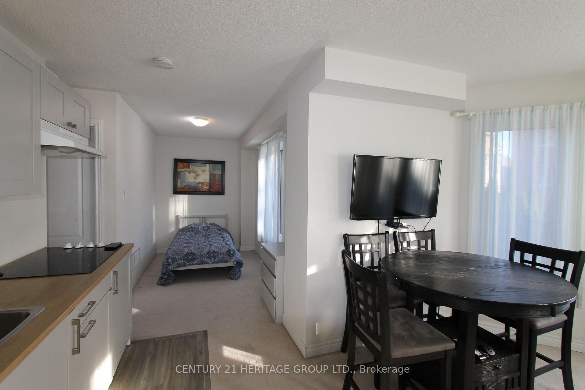 Photo 3 of 71 Headwater Crescent, Richmond Hill, Oak Ridges Lake Wilcox — HOMEH