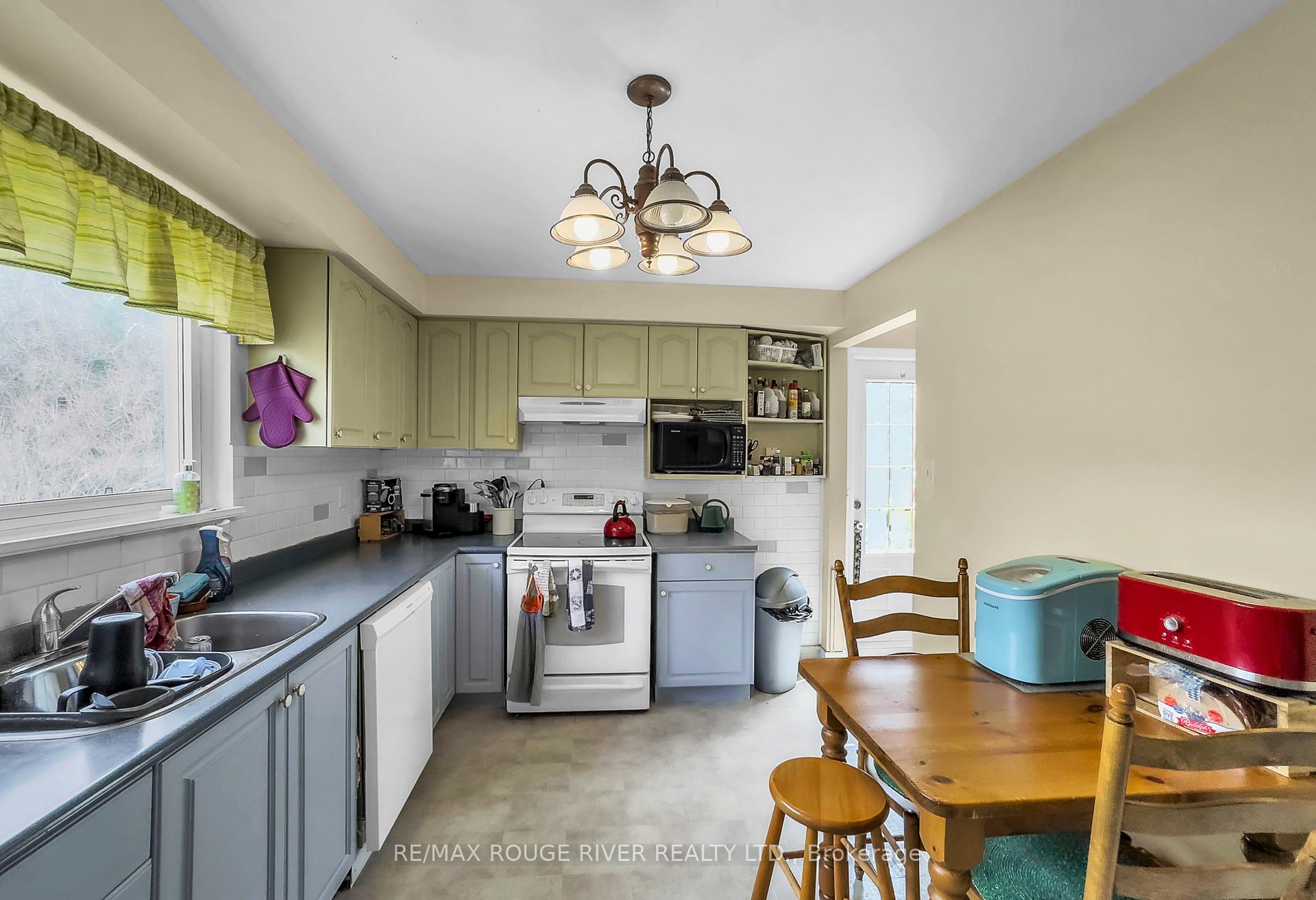 Photo 15 of 46 Pilkington Crescent, Whitby, Pringle Creek — HOMEH