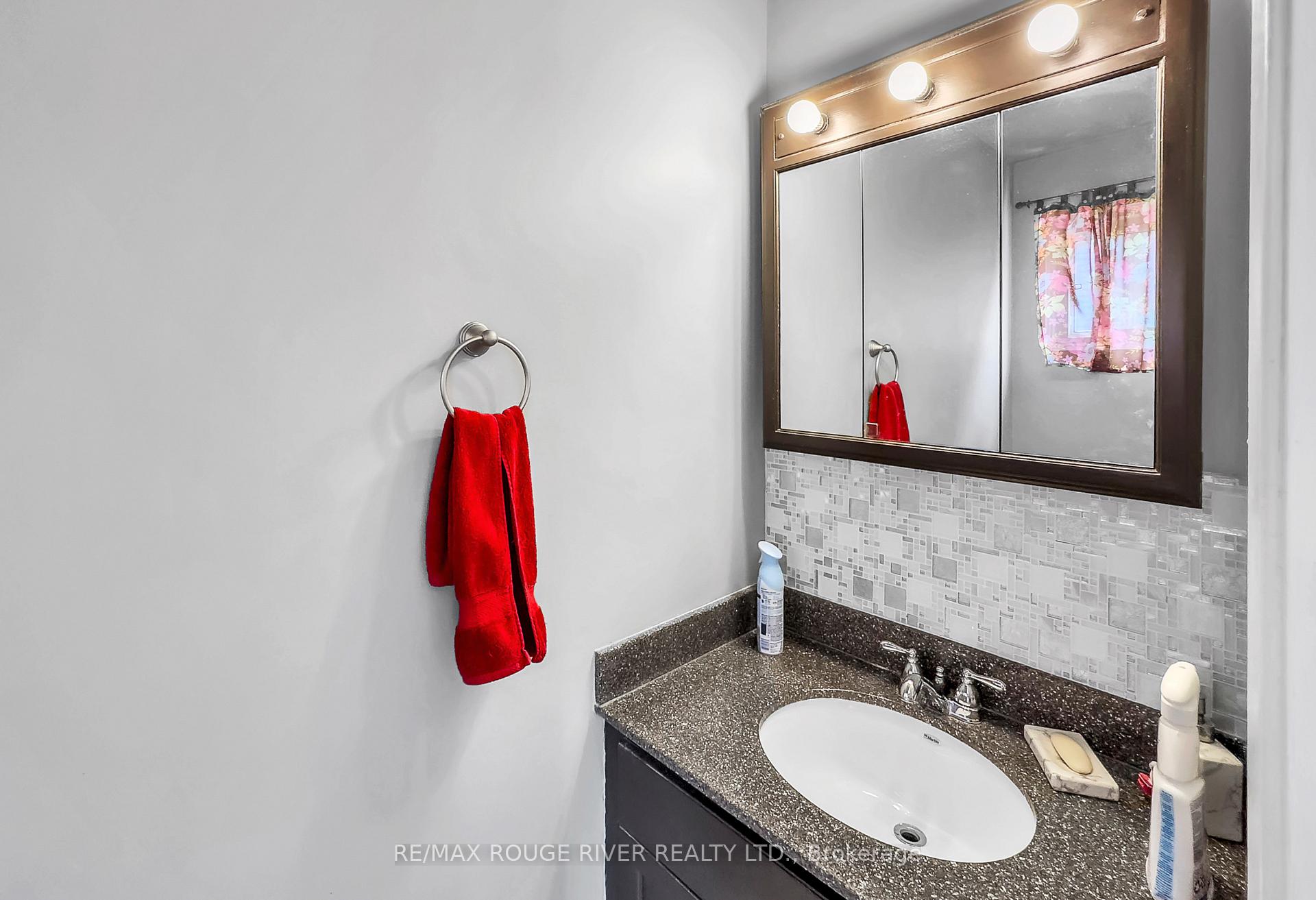 Photo 18 of 46 Pilkington Crescent, Whitby, Pringle Creek — HOMEH