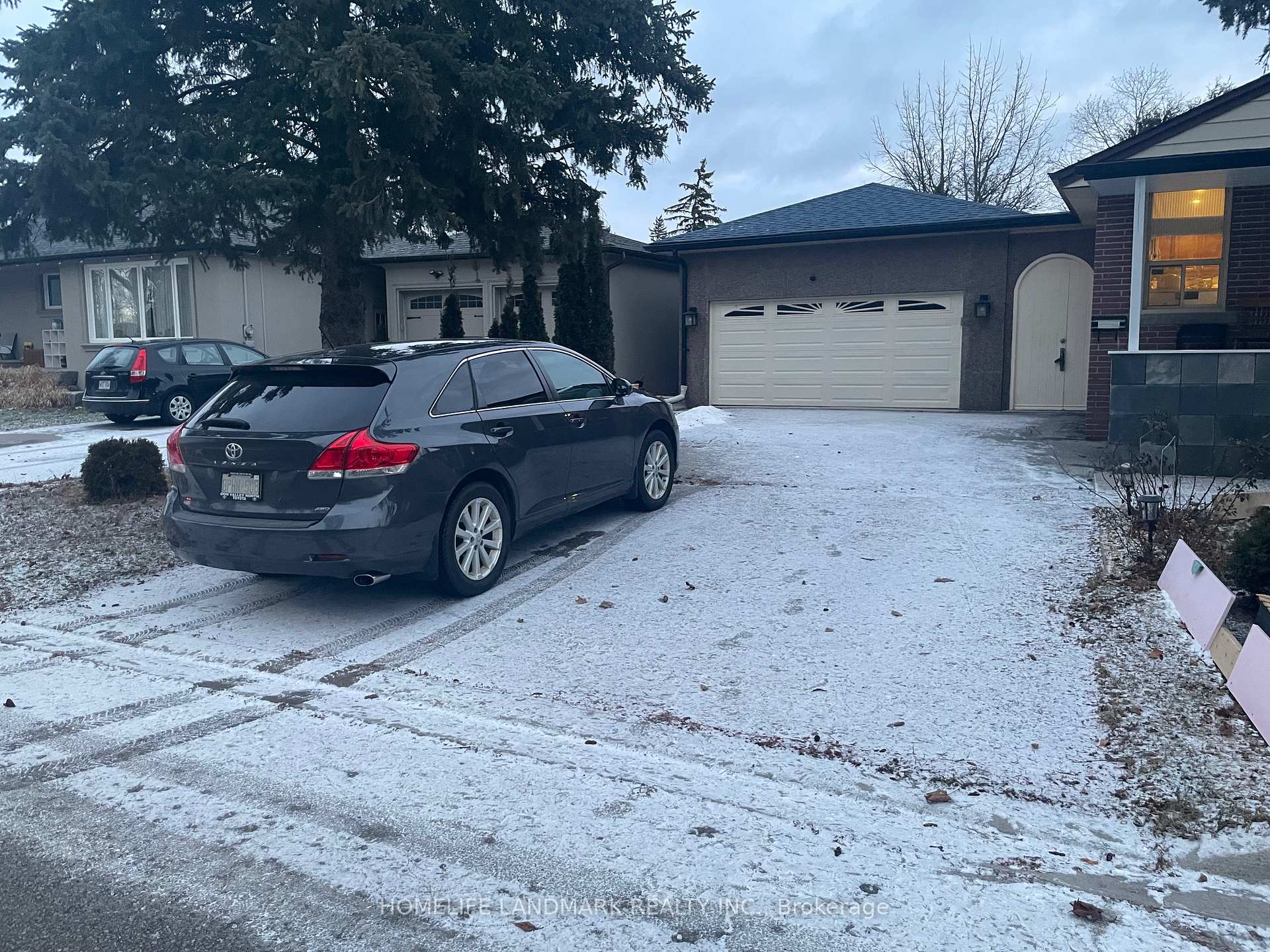 Front of Unit bsmt, 385 Marybay Crescent