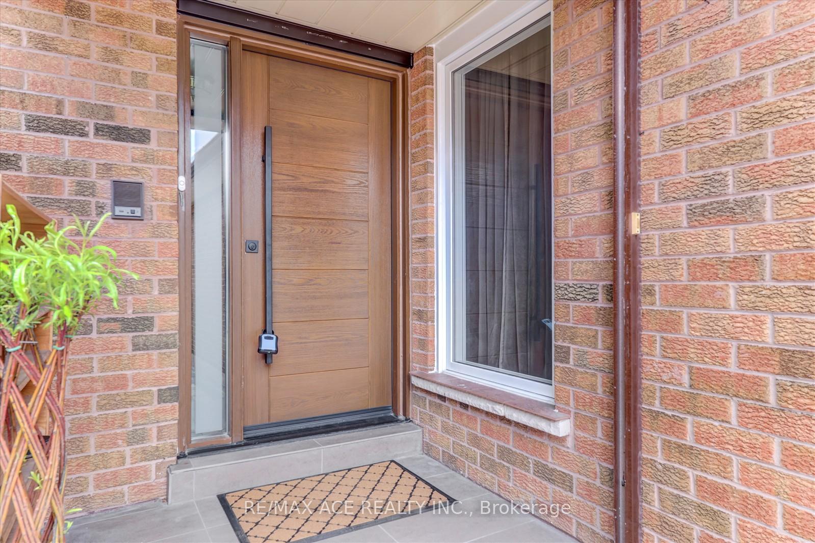 Photo 4 of 174 Anthony Lane, Vaughan, Glen Shields — HOMEH