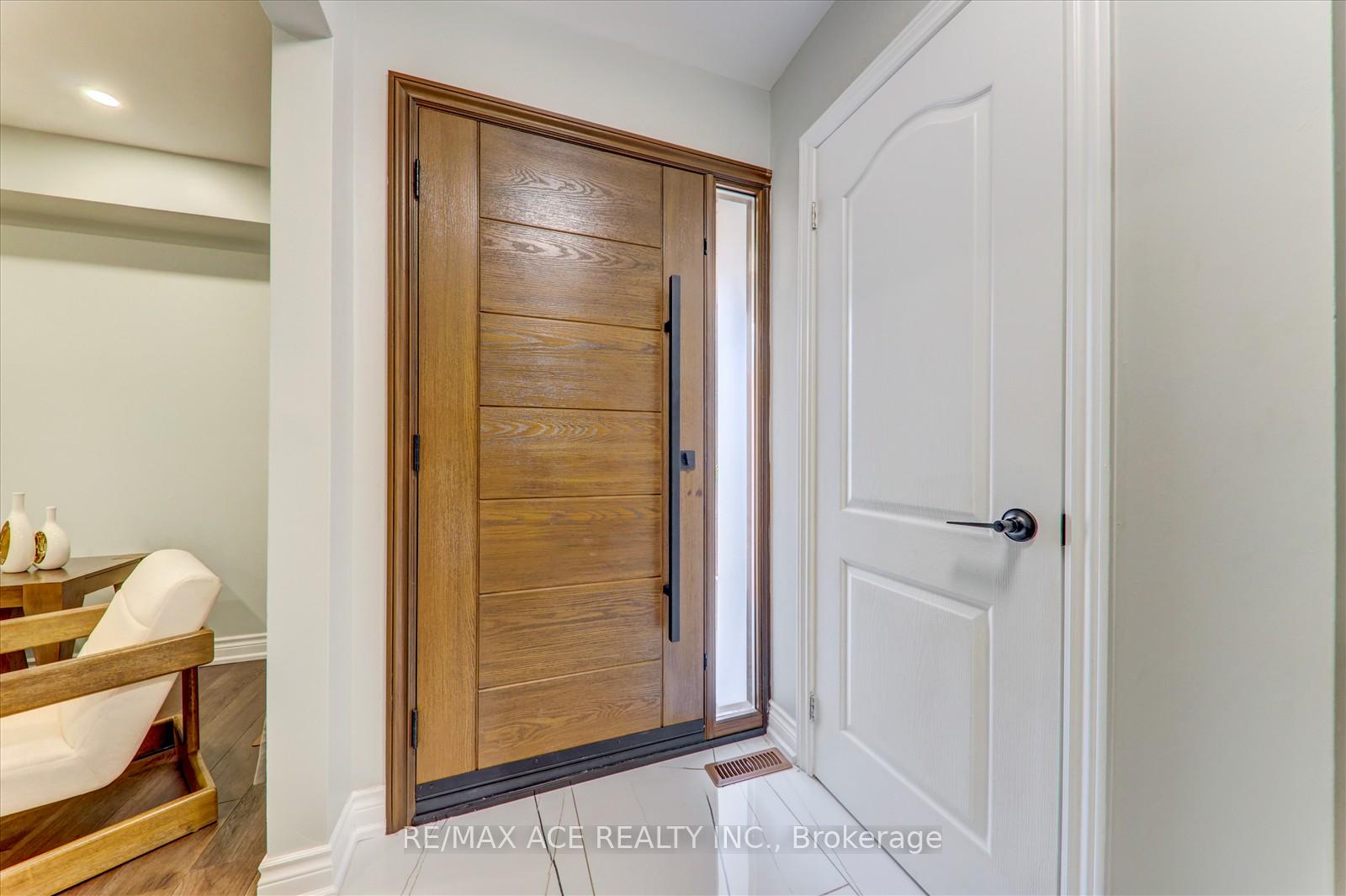 Photo 5 of 174 Anthony Lane, Vaughan, Glen Shields — HOMEH