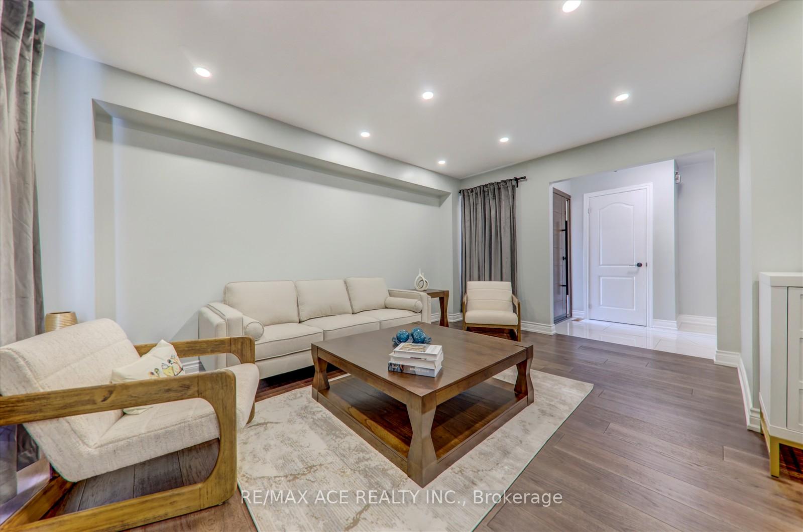 Photo 6 of 174 Anthony Lane, Vaughan, Glen Shields — HOMEH