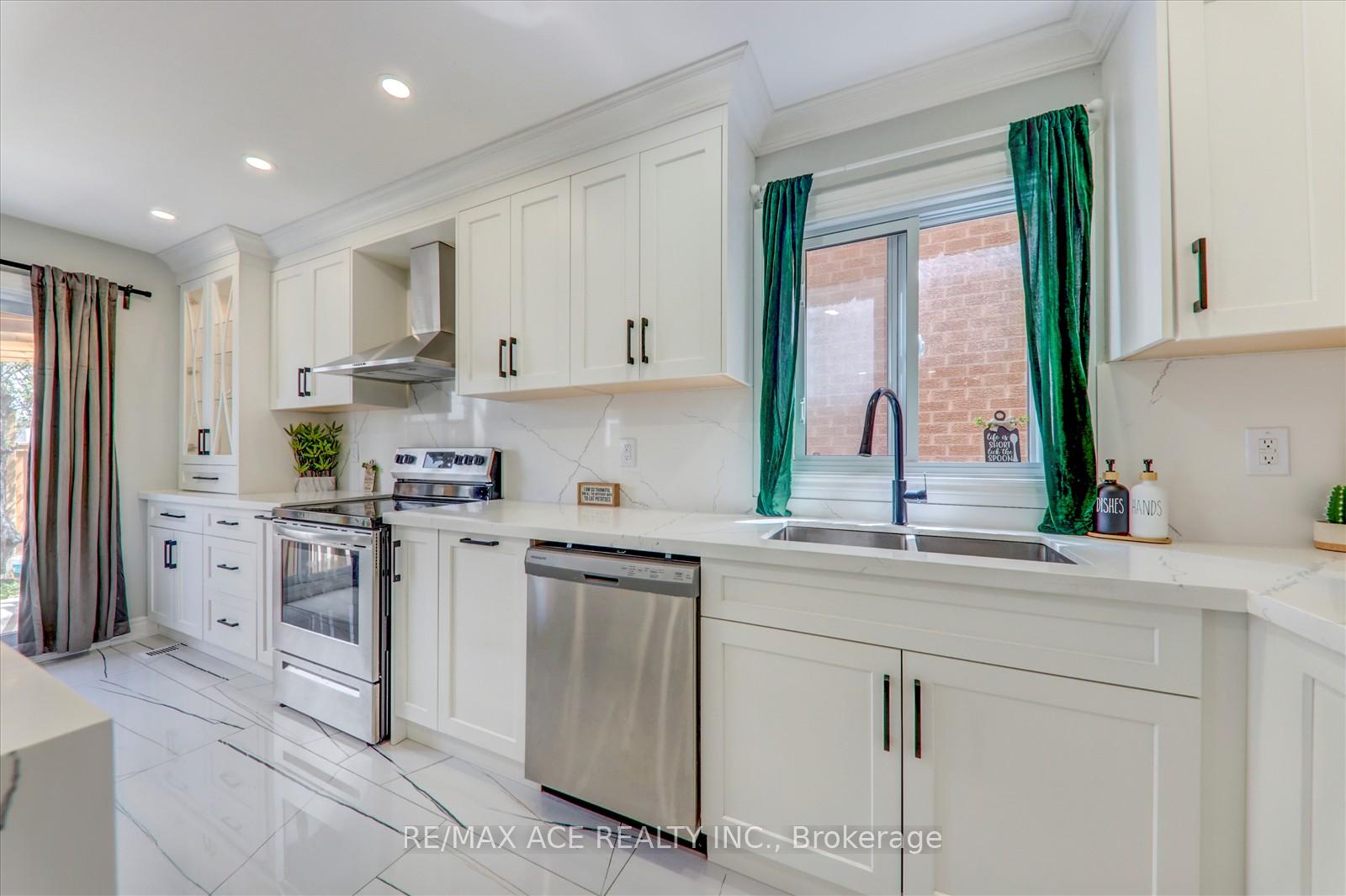 Photo 16 of 174 Anthony Lane, Vaughan, Glen Shields — HOMEH
