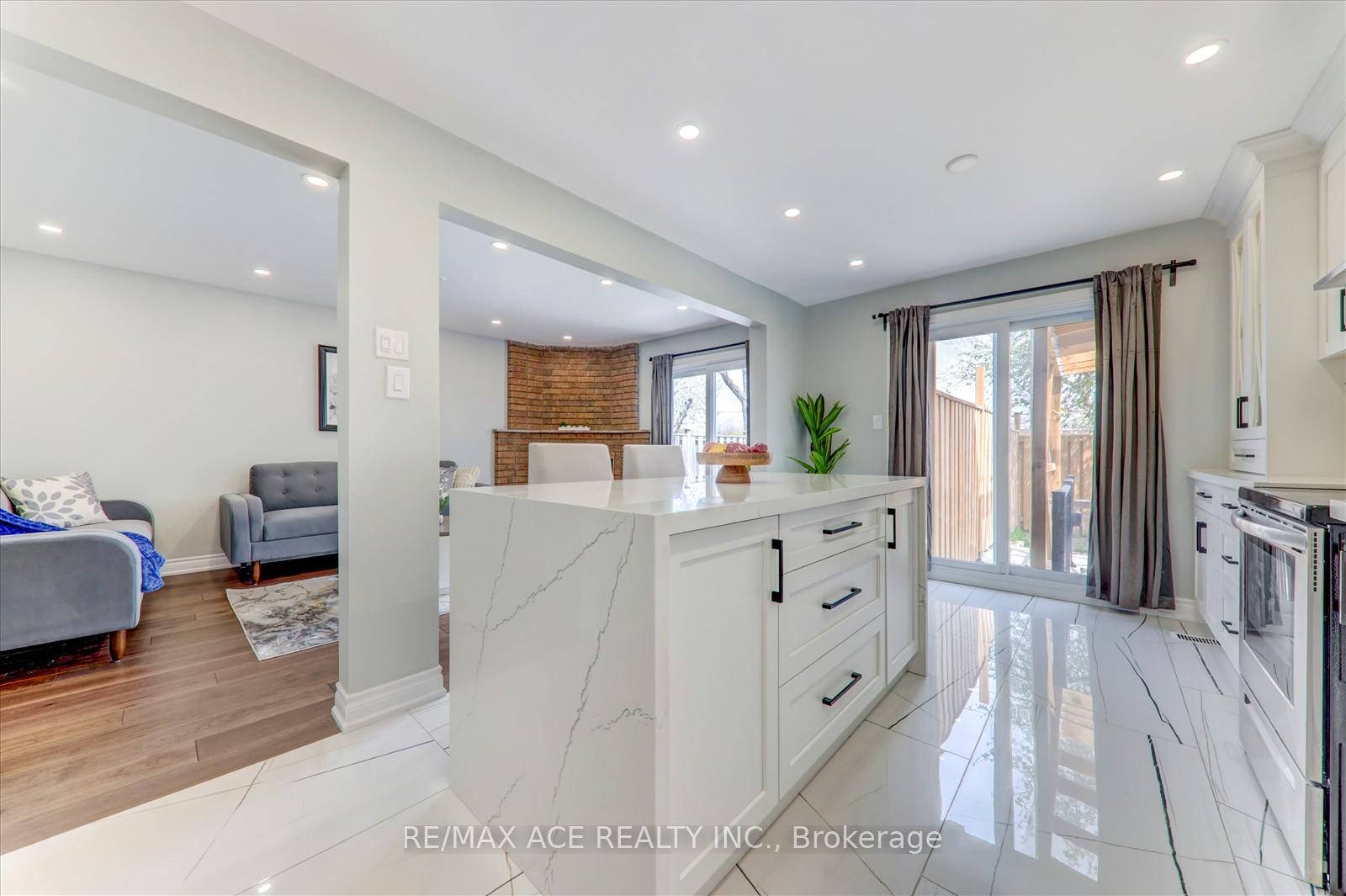 Photo 17 of 174 Anthony Lane, Vaughan, Glen Shields — HOMEH