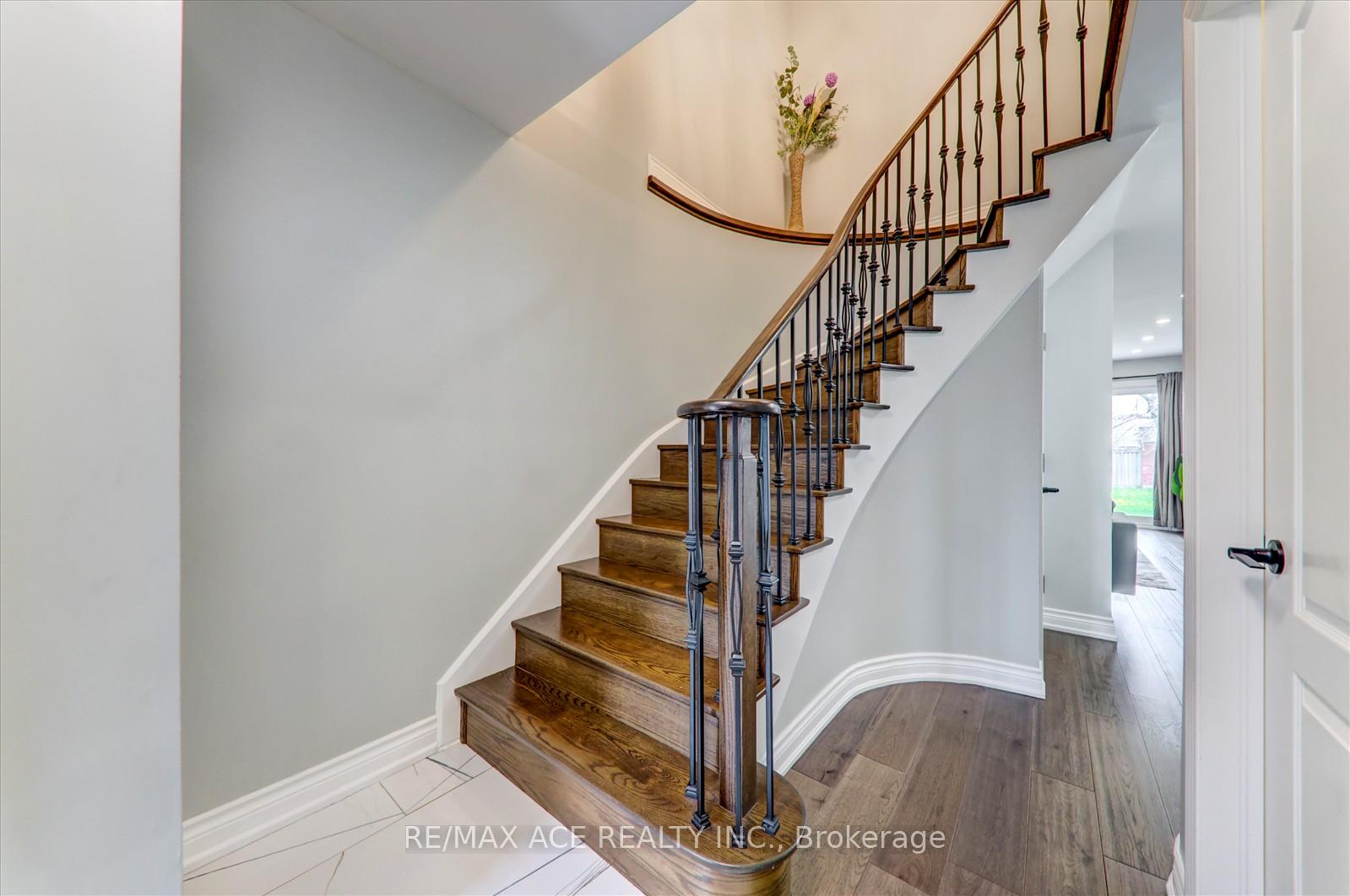 Photo 20 of 174 Anthony Lane, Vaughan, Glen Shields — HOMEH