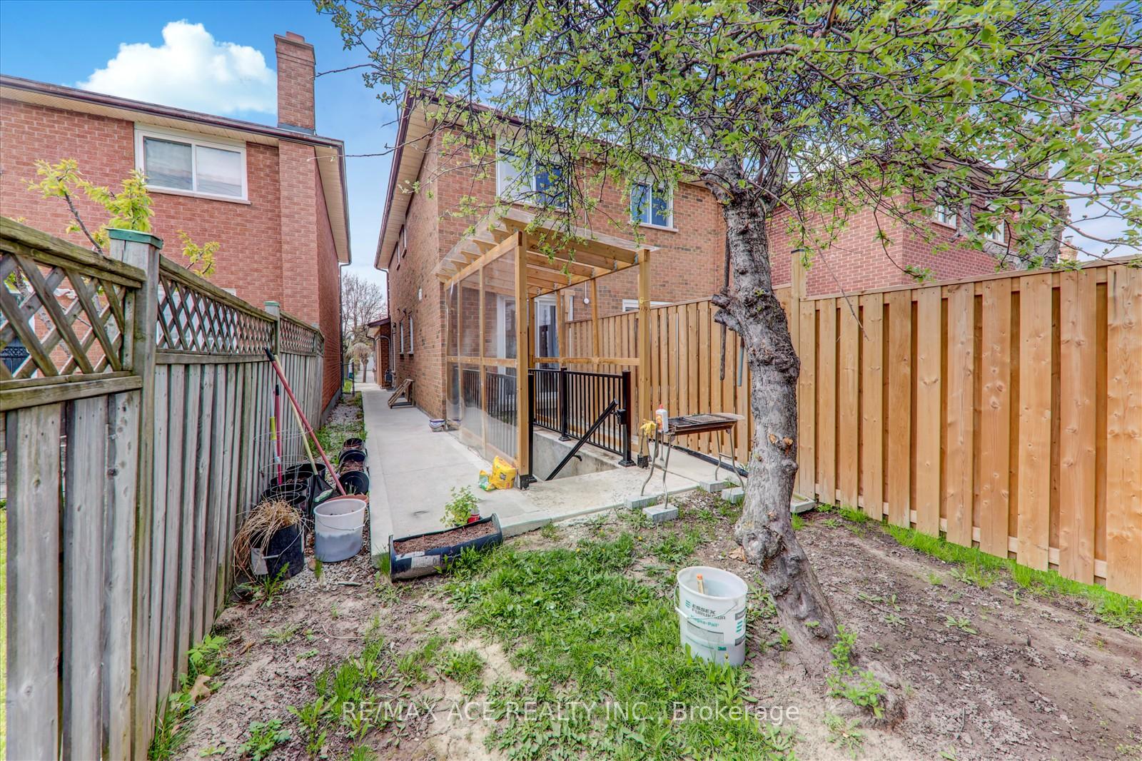 Photo 35 of 174 Anthony Lane, Vaughan, Glen Shields — HOMEH