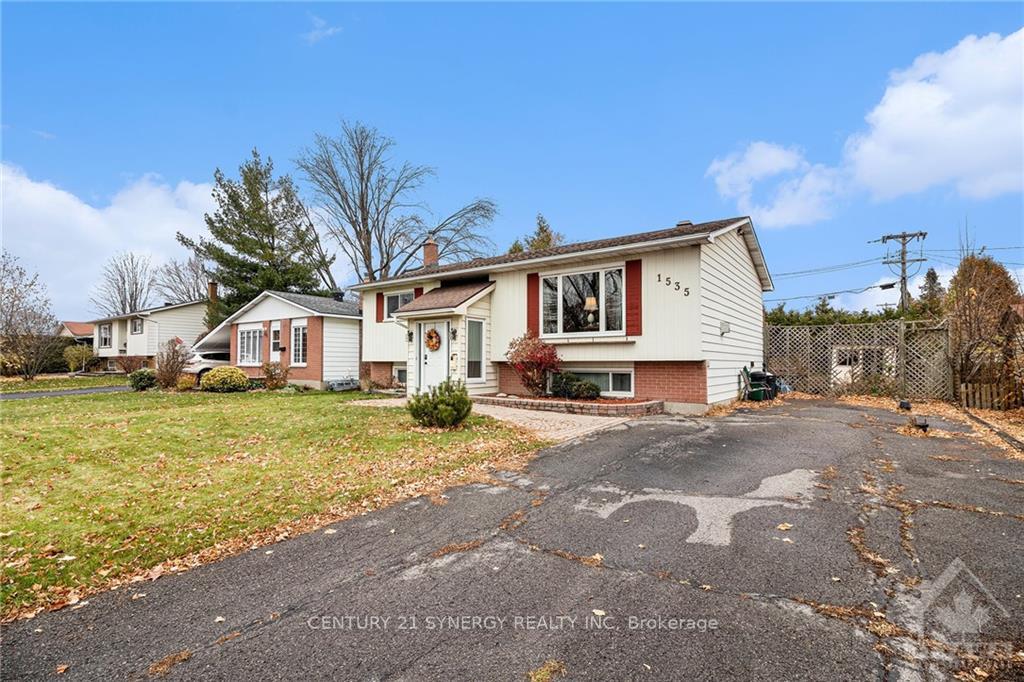 Photo 3 of 1535 Beaconfield Street, Ottawa, Bilberry Creek/Queenswood Heights — HOMEH