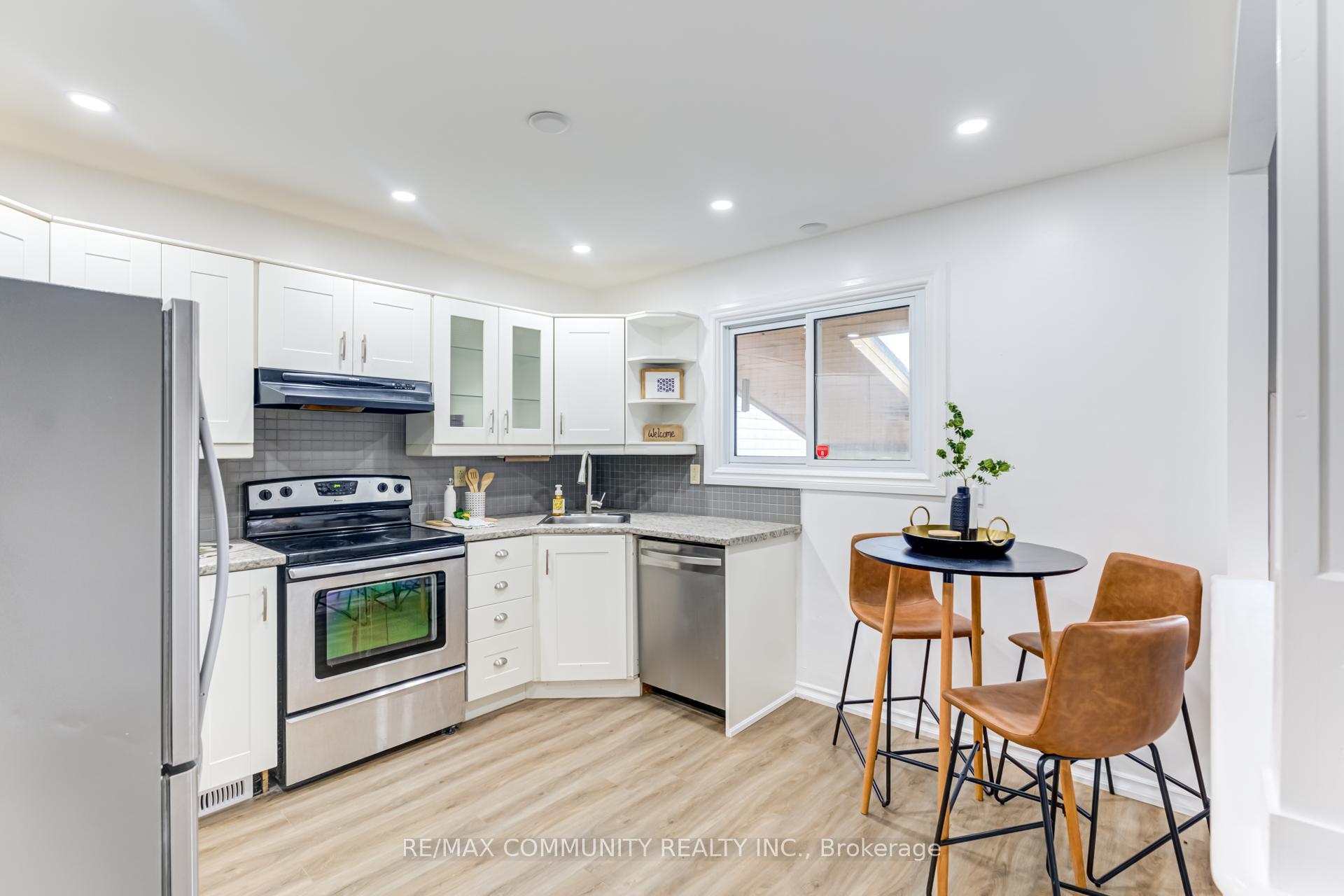 Photo 10 of 412 Maplewood Drive, Oshawa, O'Neill — HOMEH