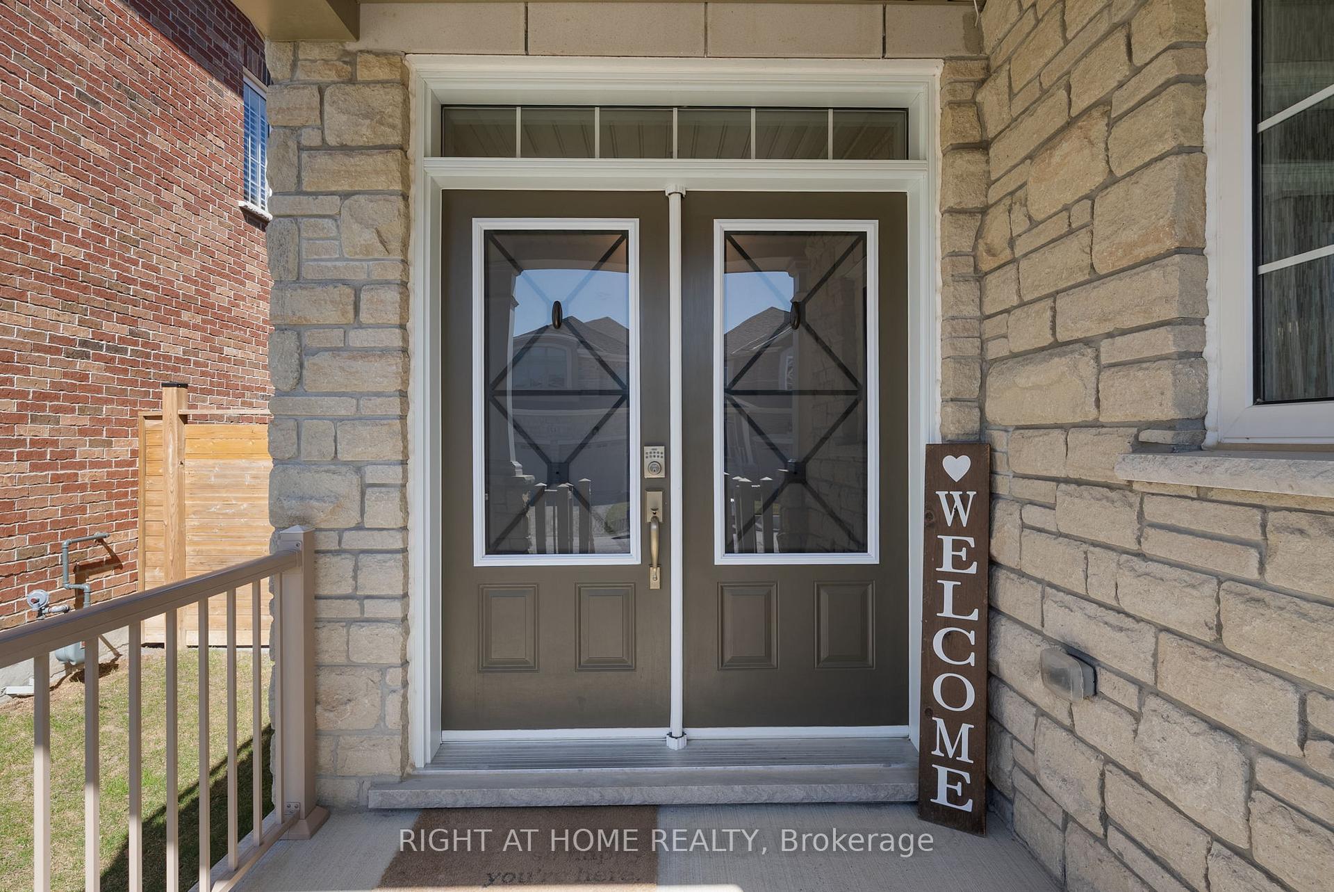 Photo 3 of 41 St Augustine Drive, Whitby, Brooklin — HOMEH