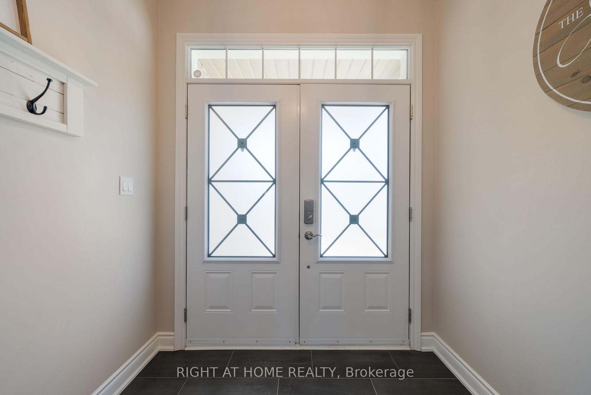 Photo 4 of 41 St Augustine Drive, Whitby, Brooklin — HOMEH