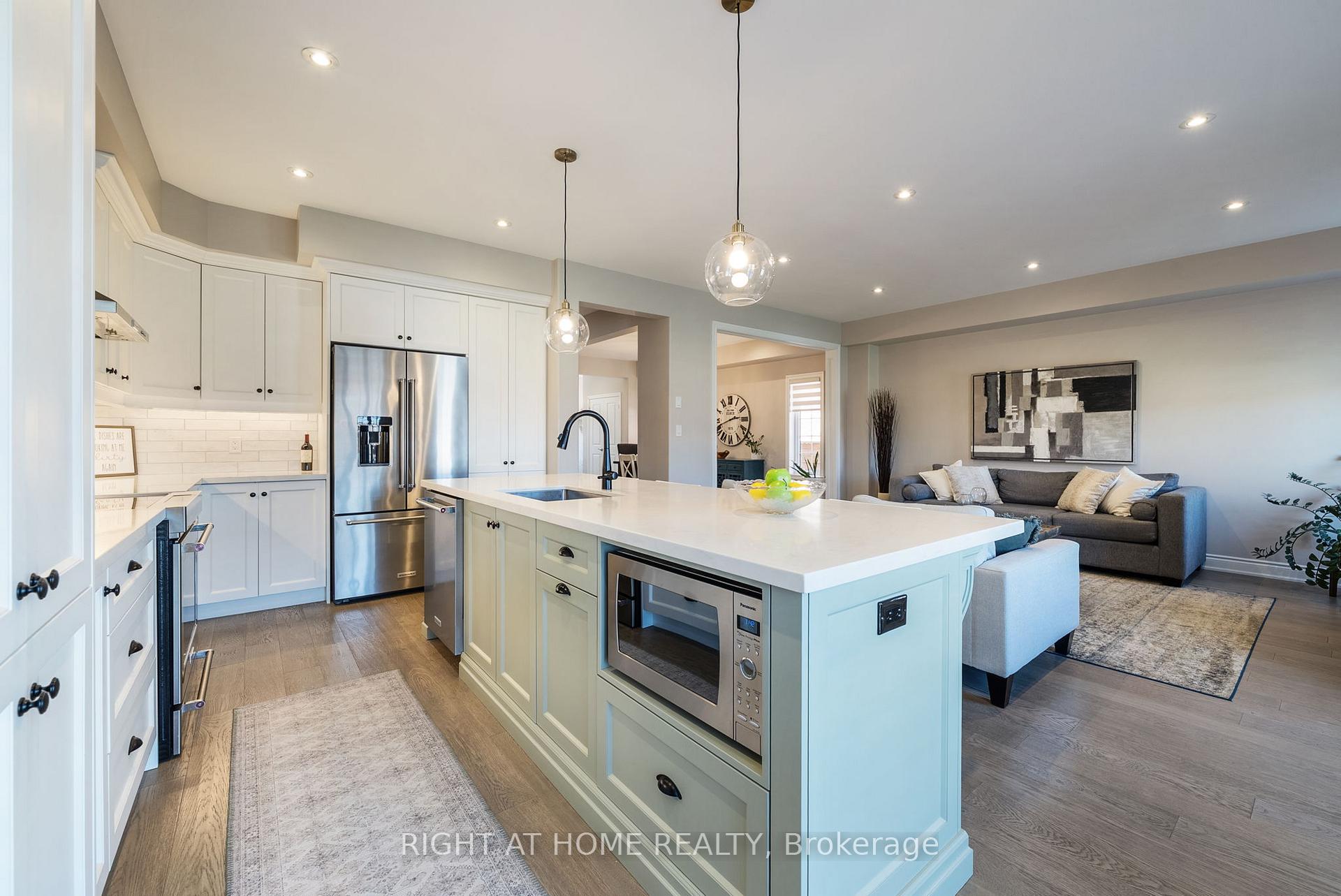 Photo 11 of 41 St Augustine Drive, Whitby, Brooklin — HOMEH
