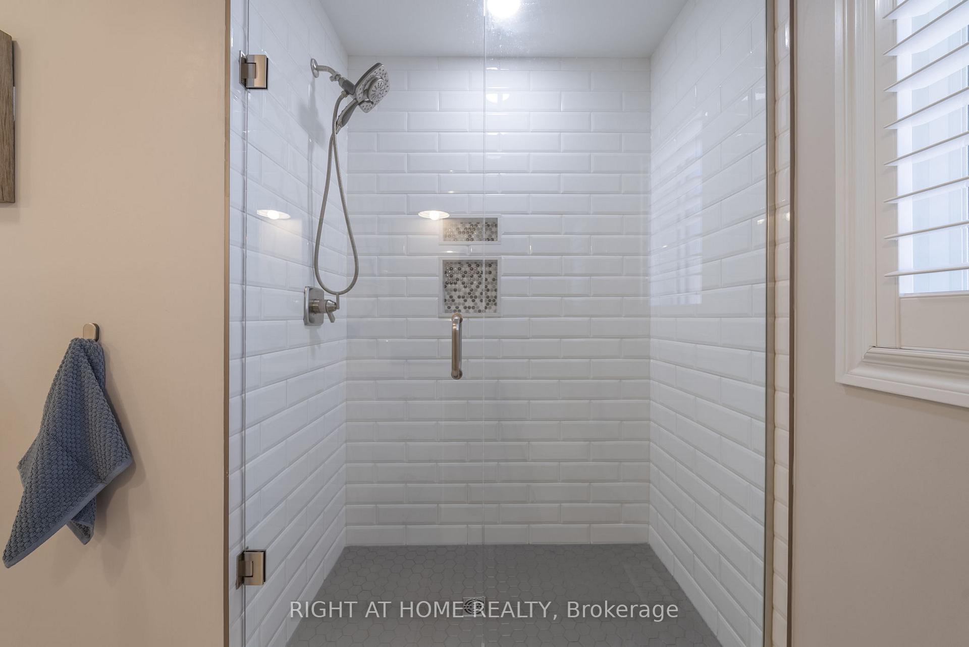 Photo 25 of 41 St Augustine Drive, Whitby, Brooklin — HOMEH