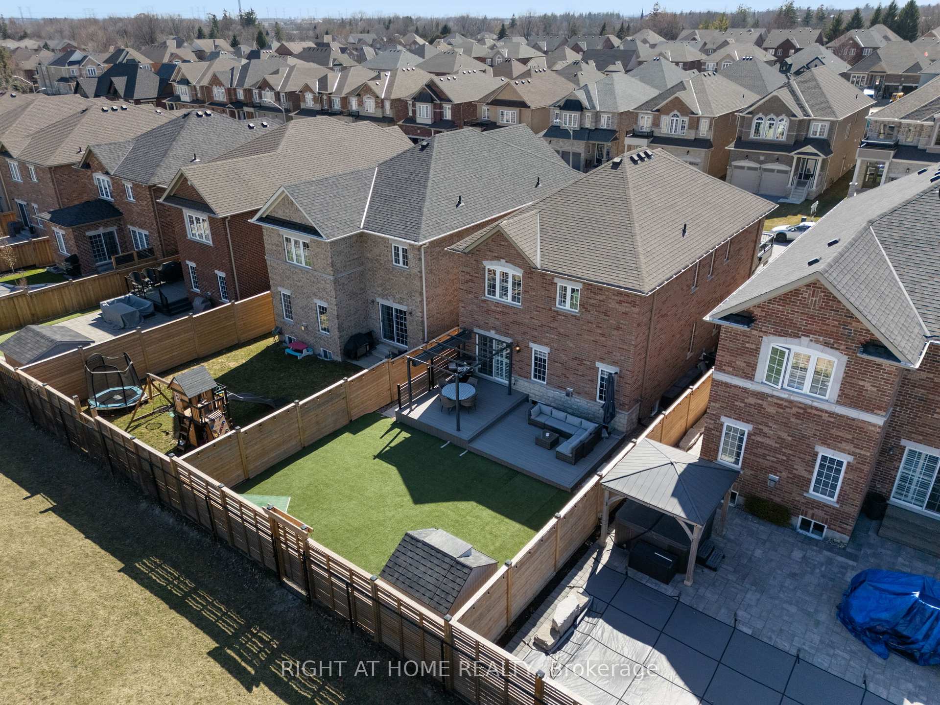 Photo 42 of 41 St Augustine Drive, Whitby, Brooklin — HOMEH