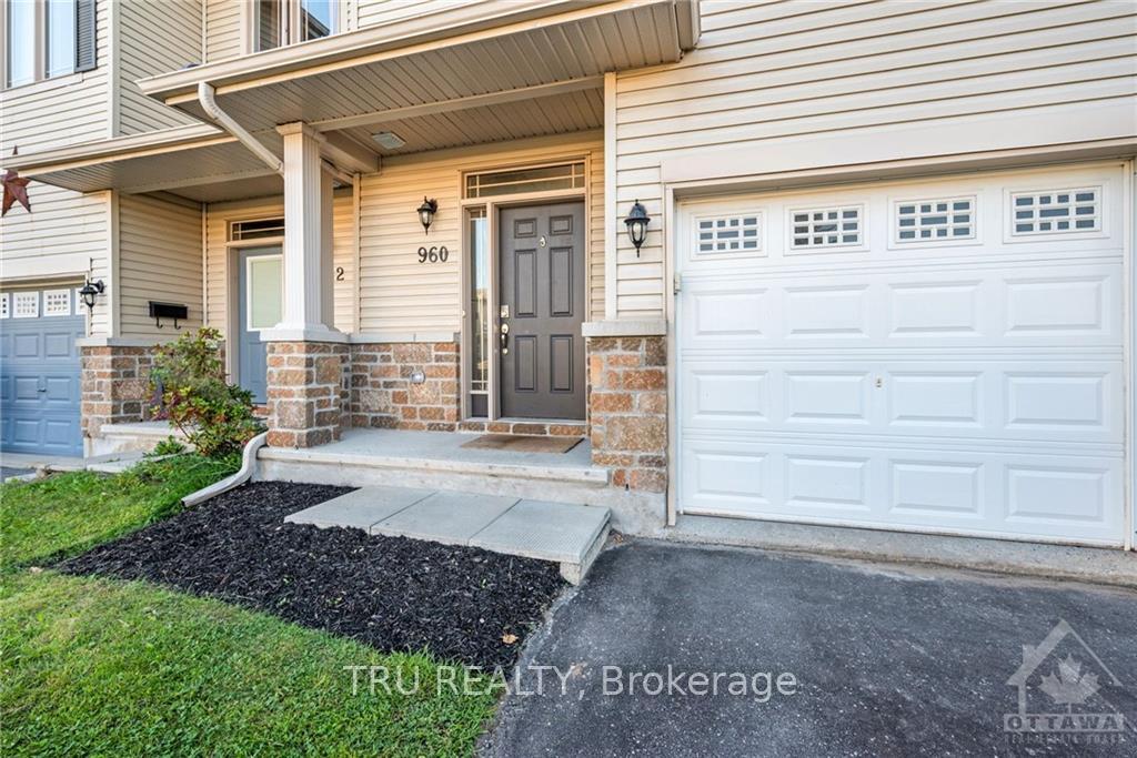 Front of 960 Linaria Walk