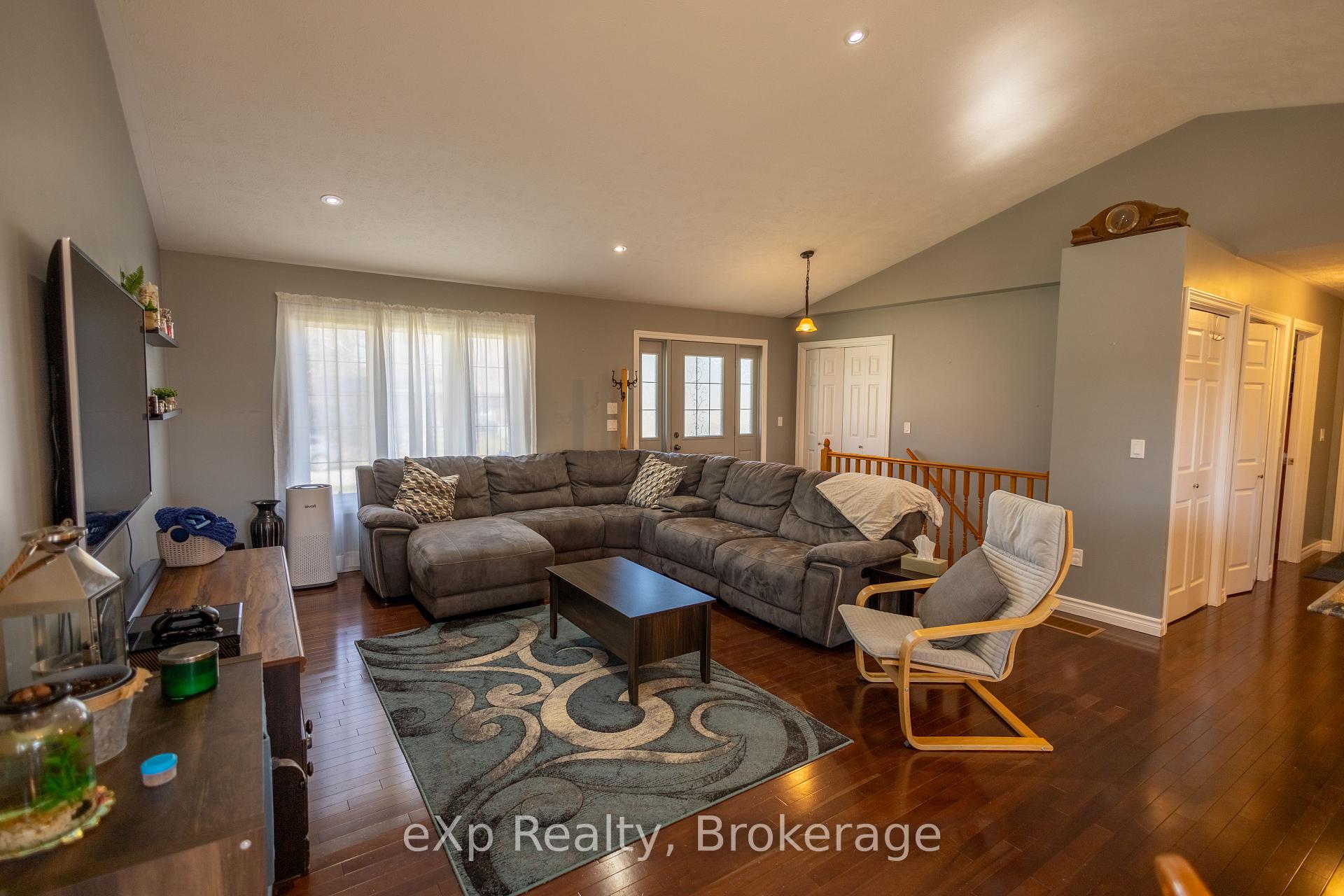 Photo 11 of 207 Alma Street W, Arran-Elderslie — HOMEH