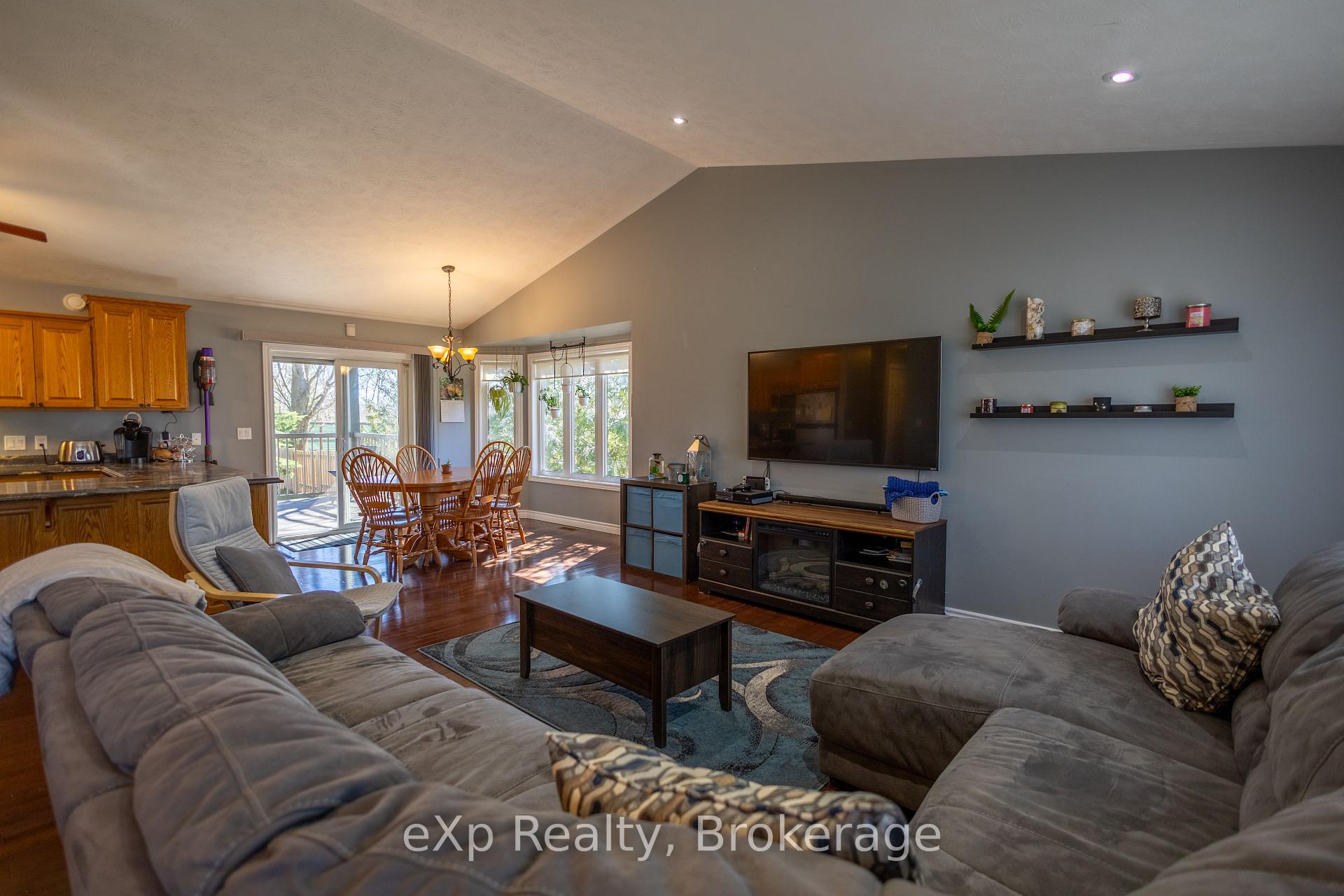 Photo 13 of 207 Alma Street W, Arran-Elderslie — HOMEH