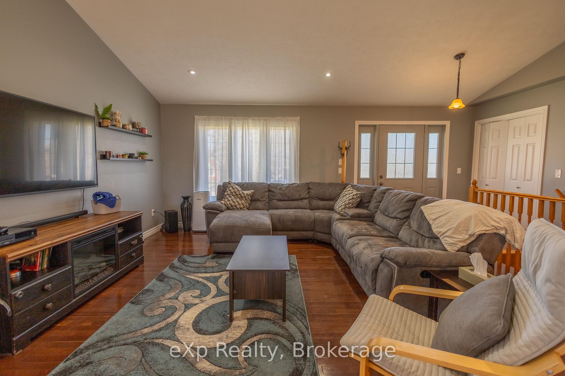 Photo 10 of 207 Alma Street W, Arran-Elderslie — HOMEH