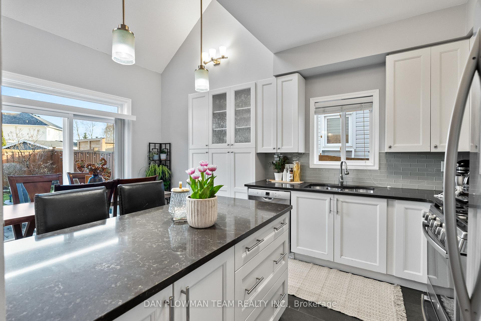 Photo 16 of 63 Scadding Avenue, Whitby, Port Whitby — HOMEH
