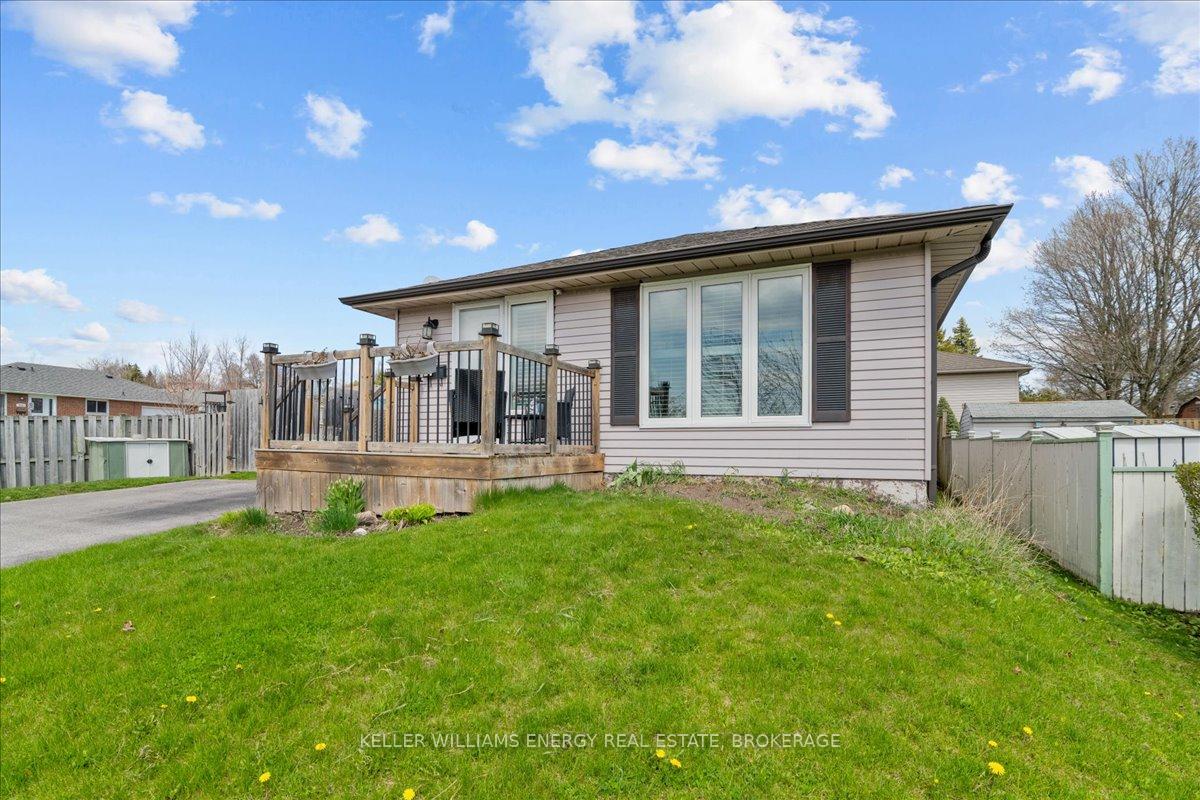 Photo 2 of 815 Southdown Street, Oshawa, Donevan — HOMEH