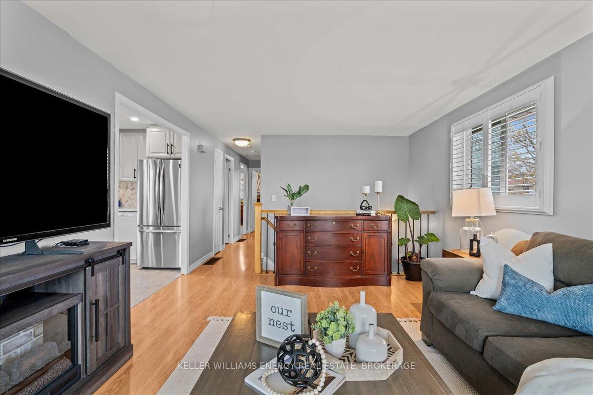 Photo 6 of 815 Southdown Street, Oshawa, Donevan — HOMEH