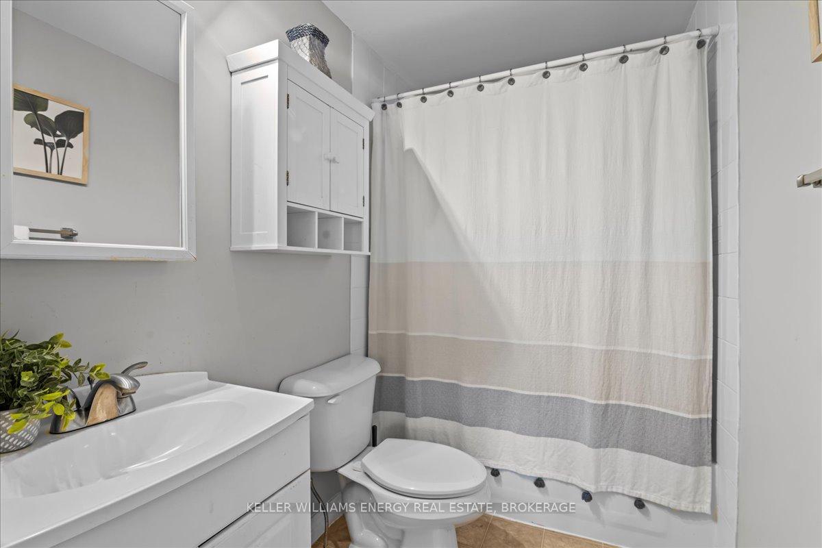 Photo 21 of 815 Southdown Street, Oshawa, Donevan — HOMEH
