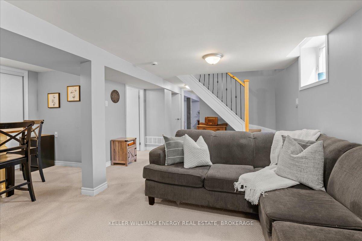 Photo 23 of 815 Southdown Street, Oshawa, Donevan — HOMEH
